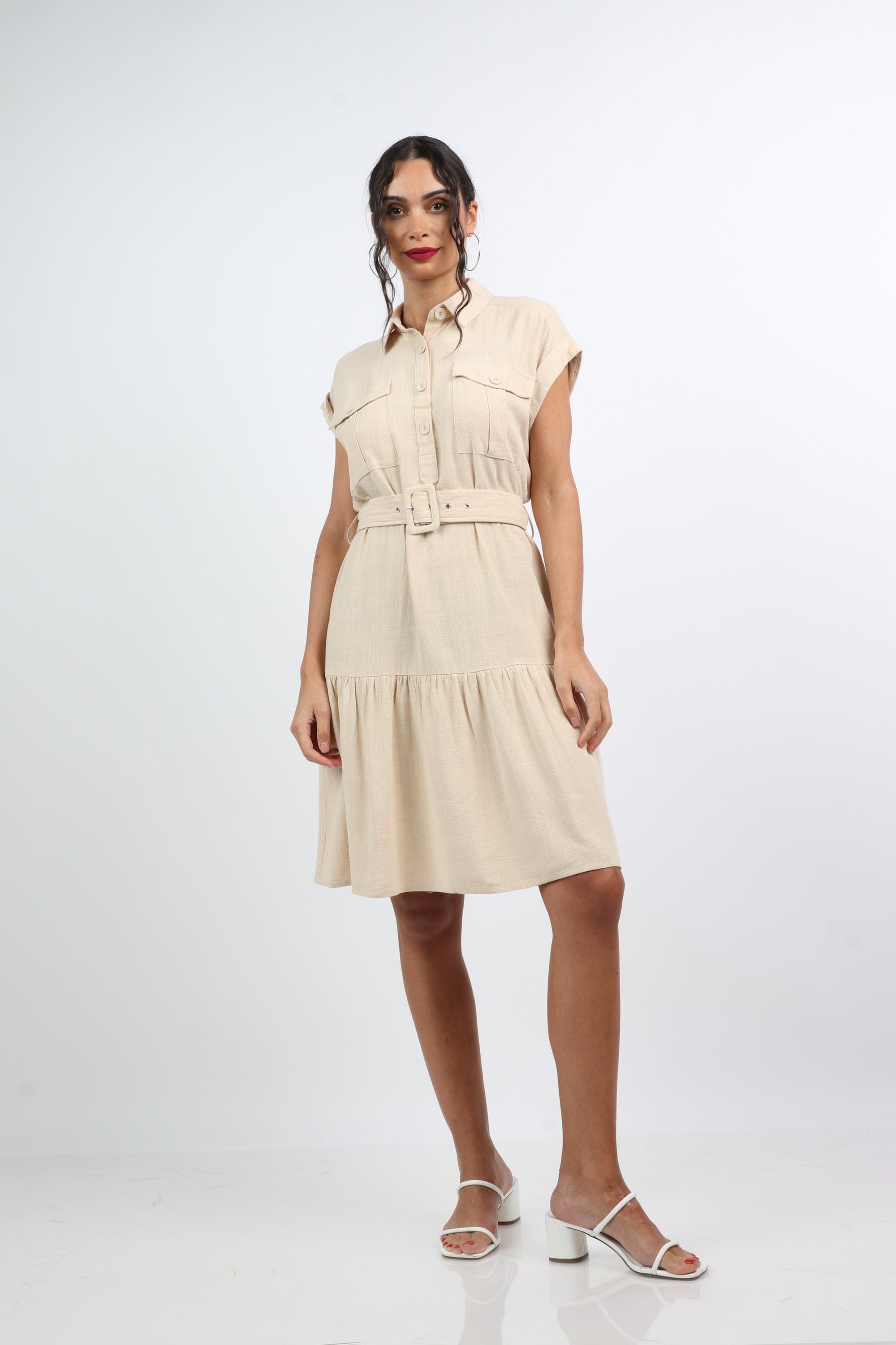 نتشي فستان قصير بجيوب كم قصير