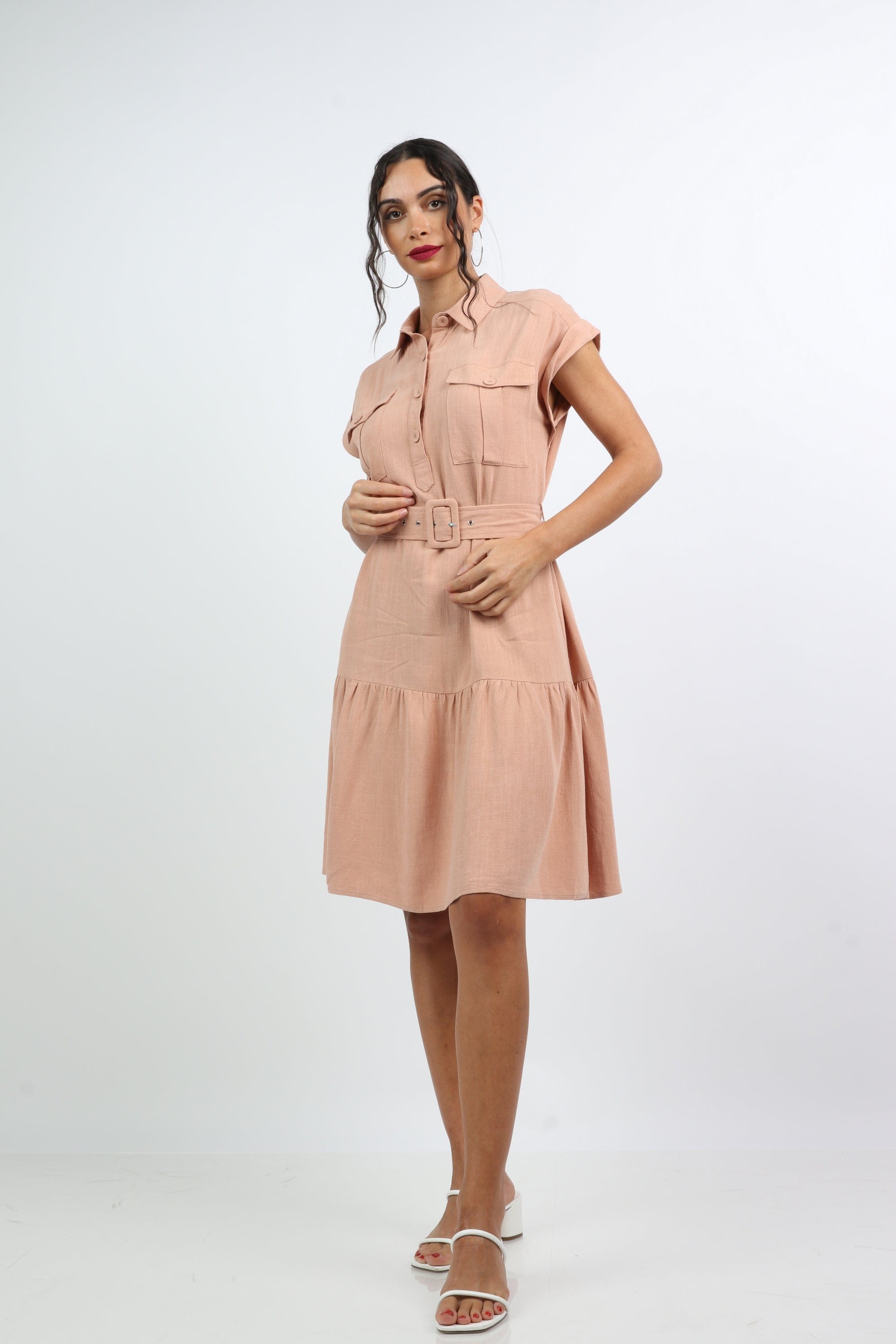 نتشي فستان قصير بجيوب كم قصير