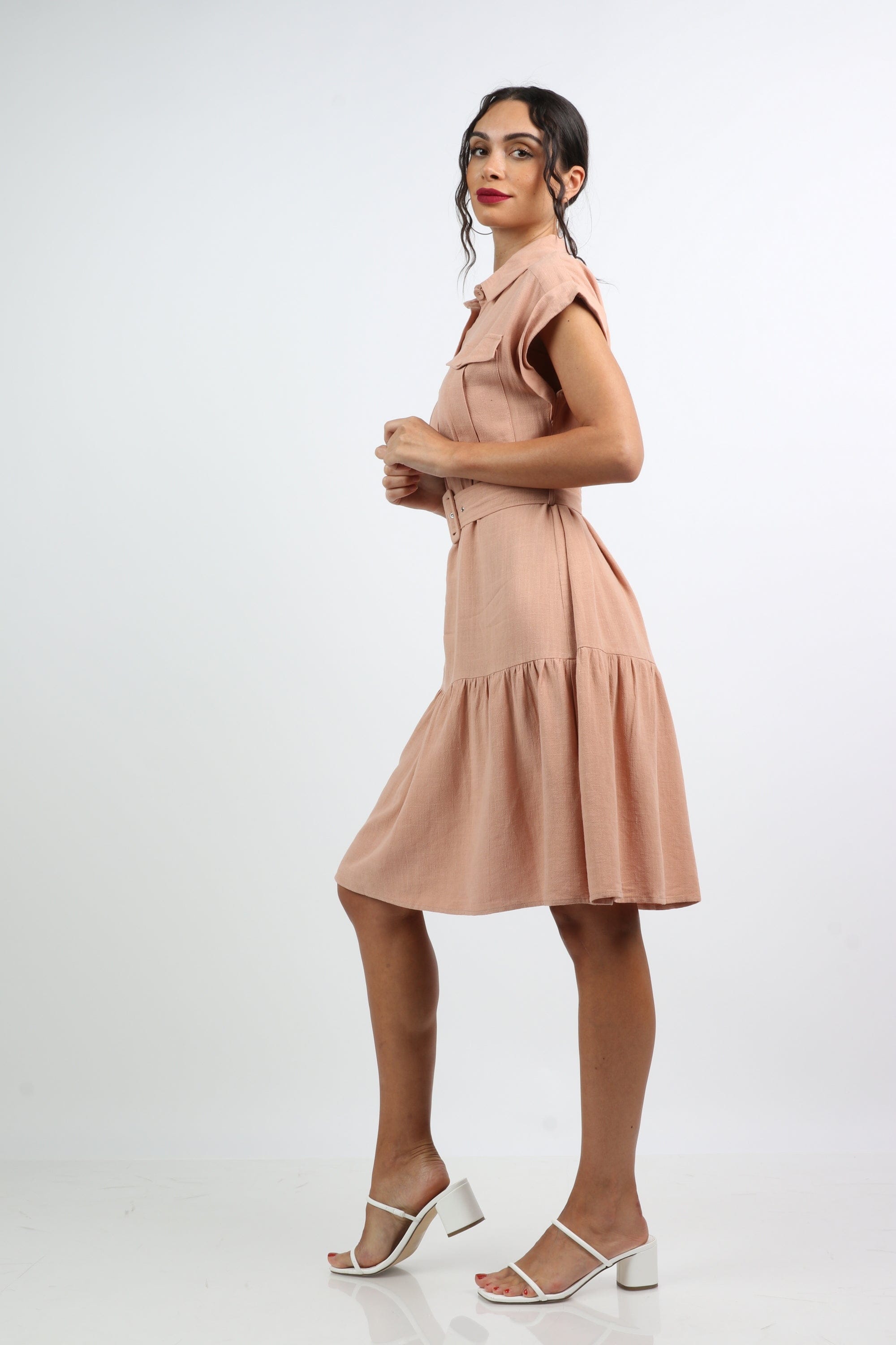 نتشي فستان قصير بجيوب كم قصير