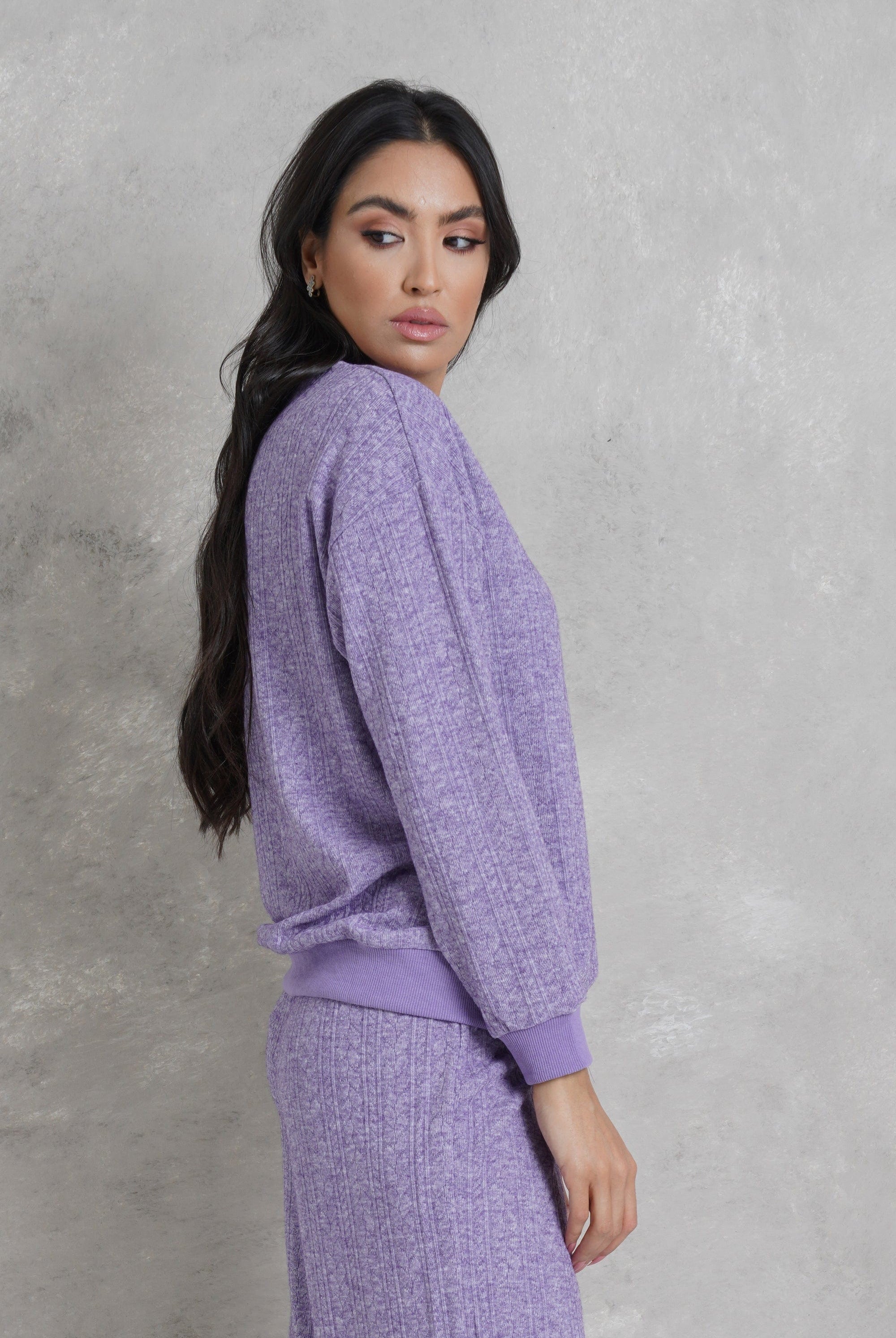 نتشي بلوزة بتطريز بأزراز برقبة دائرية وكم طويل نسائي