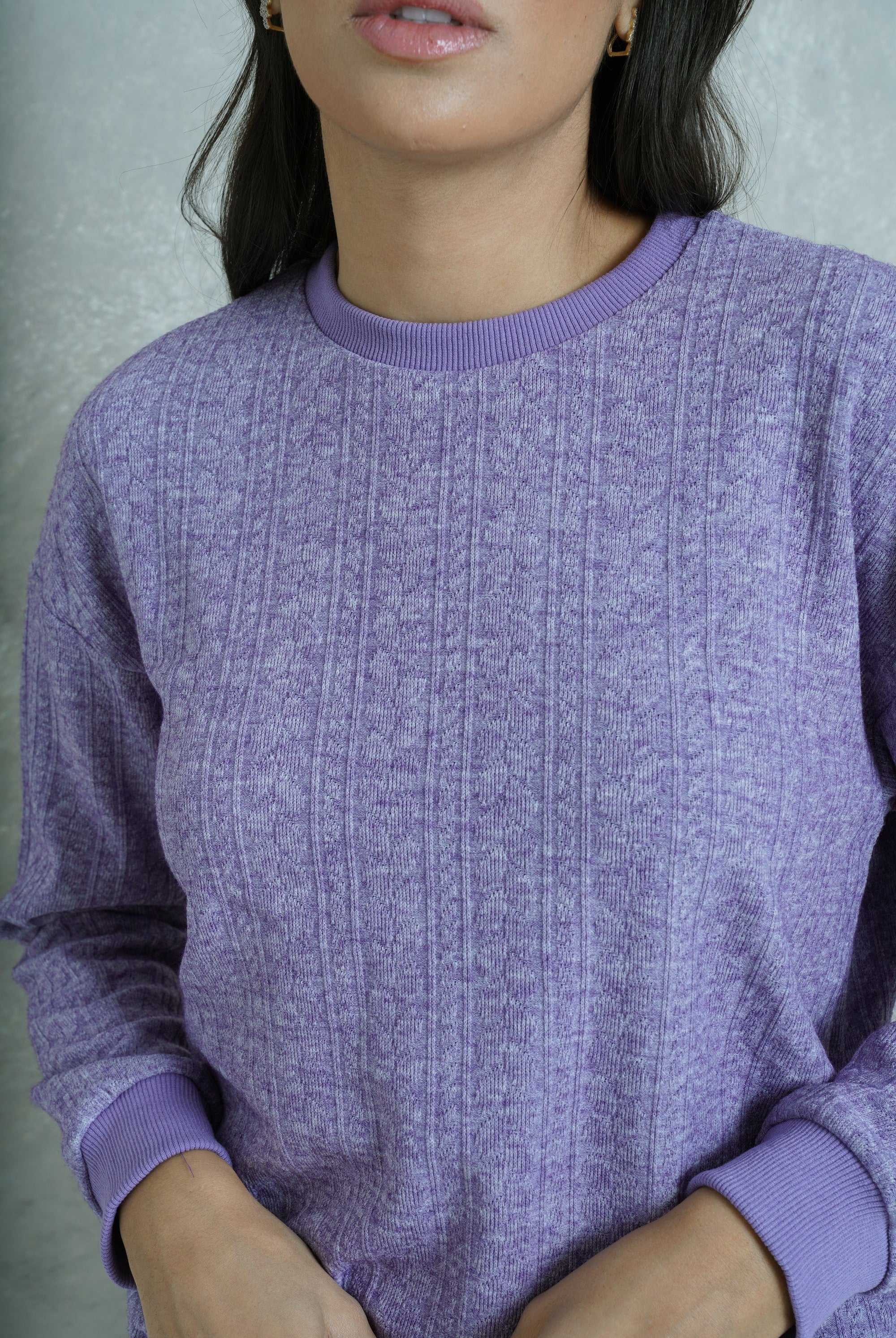 نتشي بلوزة بتطريز بأزراز برقبة دائرية وكم طويل نسائي