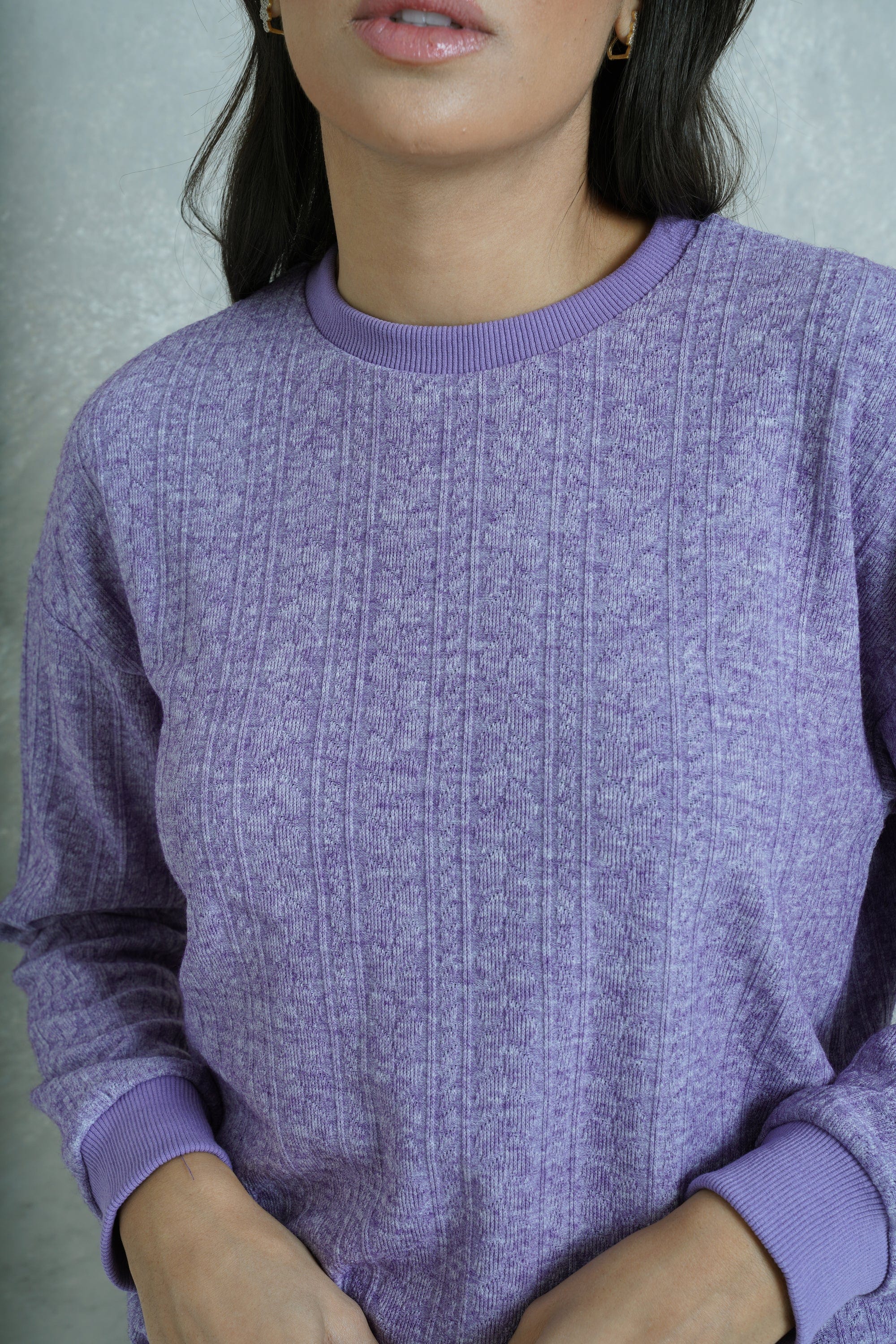 نتشي بلوزة بتطريز بأزراز برقبة دائرية وكم طويل نسائي