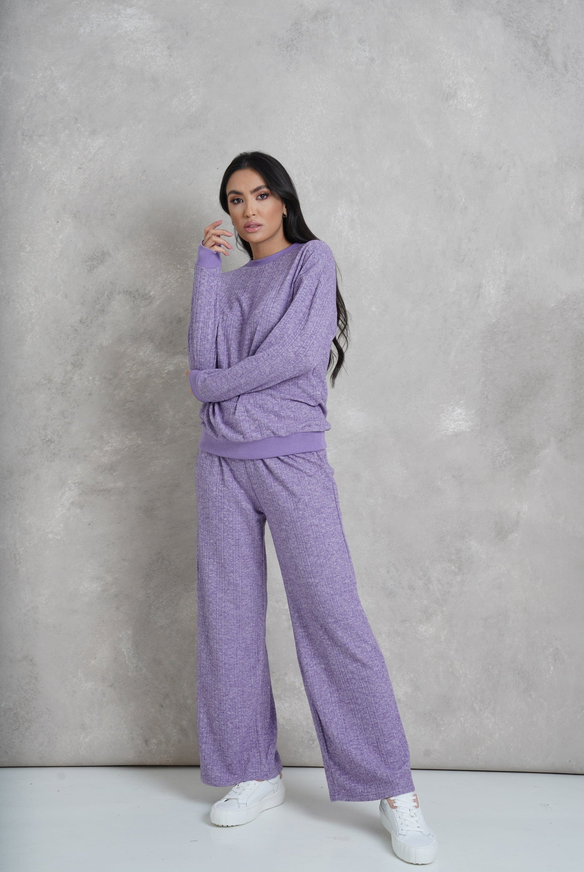 نتشي بلوزة بتطريز بأزراز برقبة دائرية وكم طويل نسائي