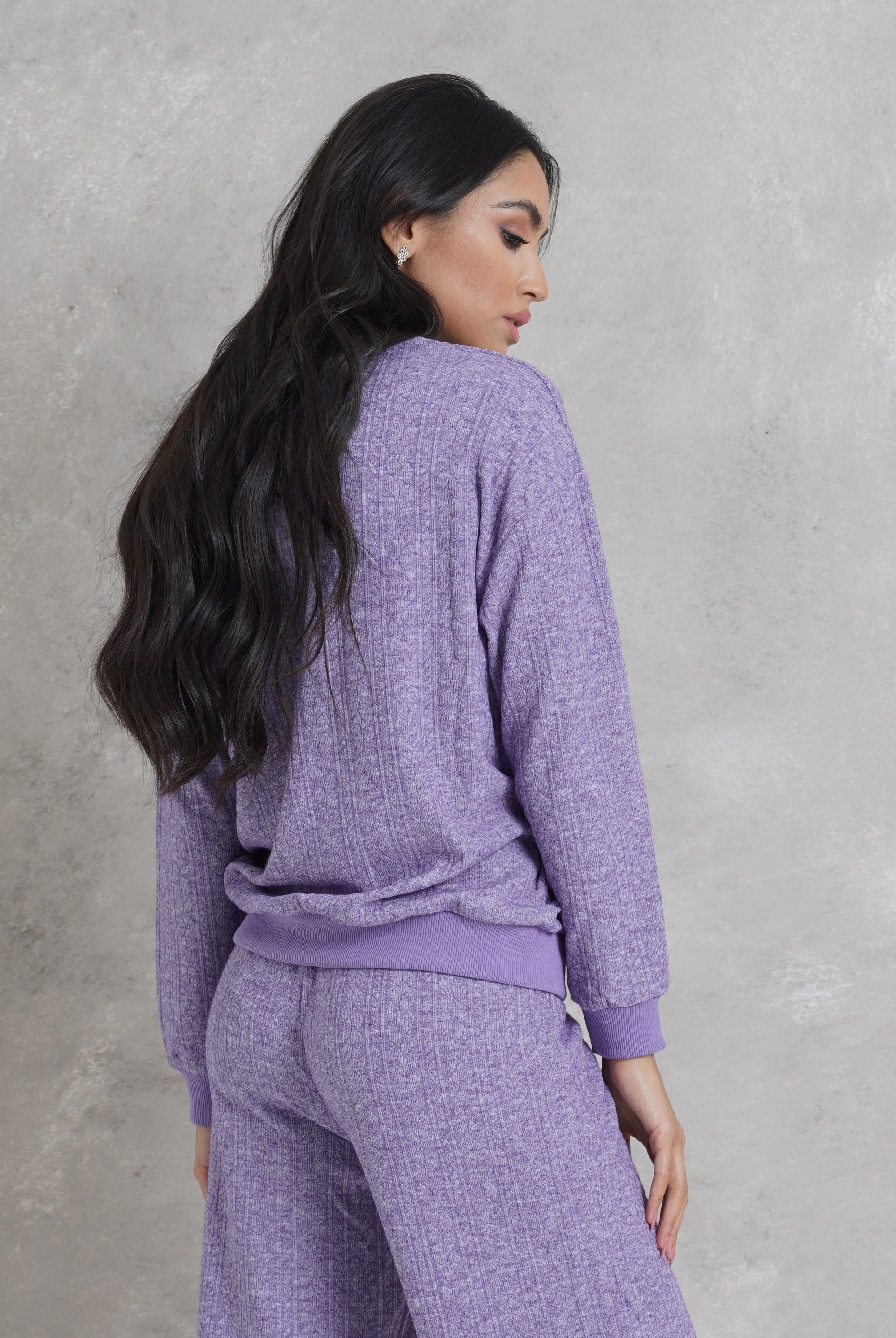 نتشي بلوزة بتطريز بأزراز برقبة دائرية وكم طويل نسائي