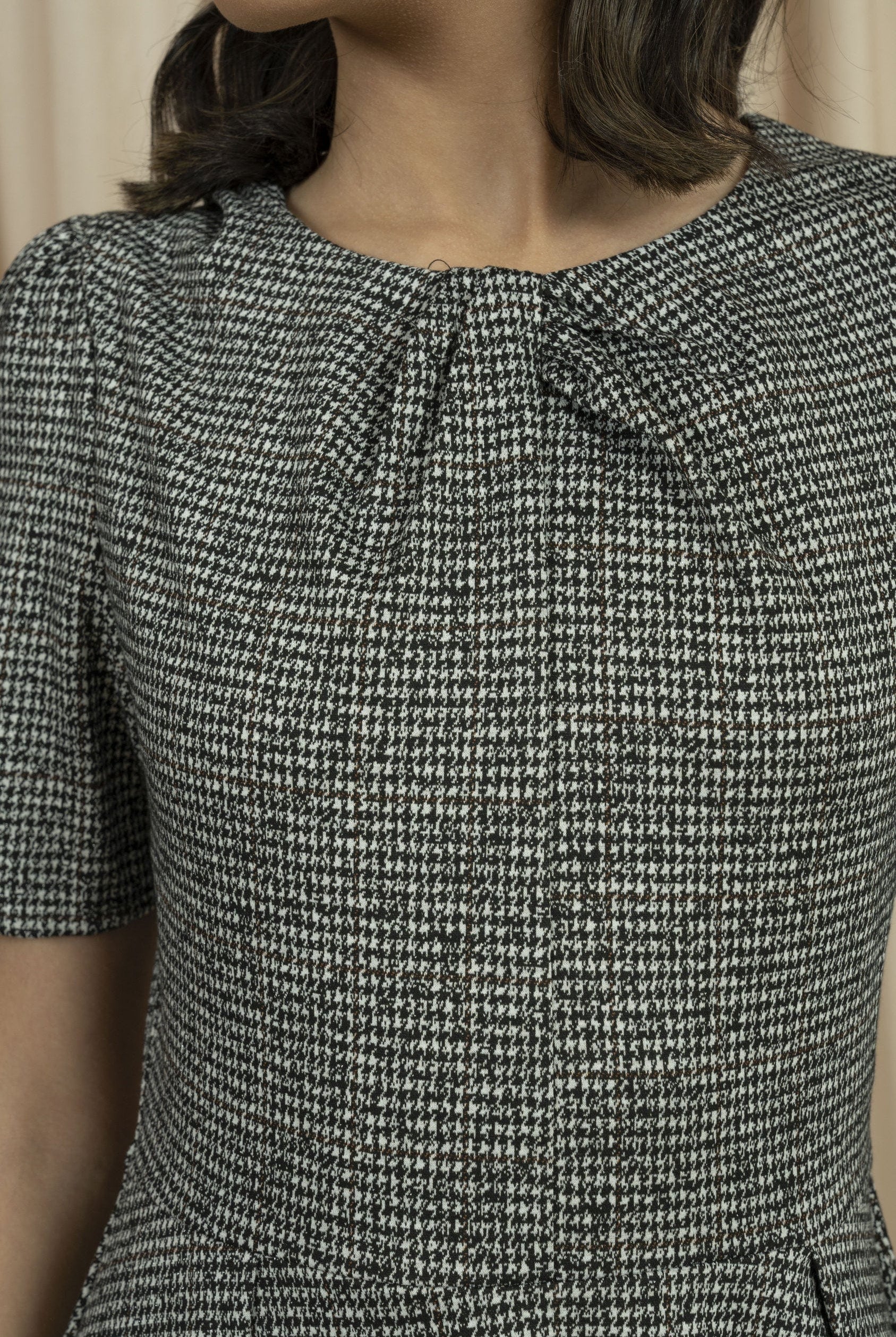 نتشي فستان شتوي ميدي نسائي عش نملي رمادي