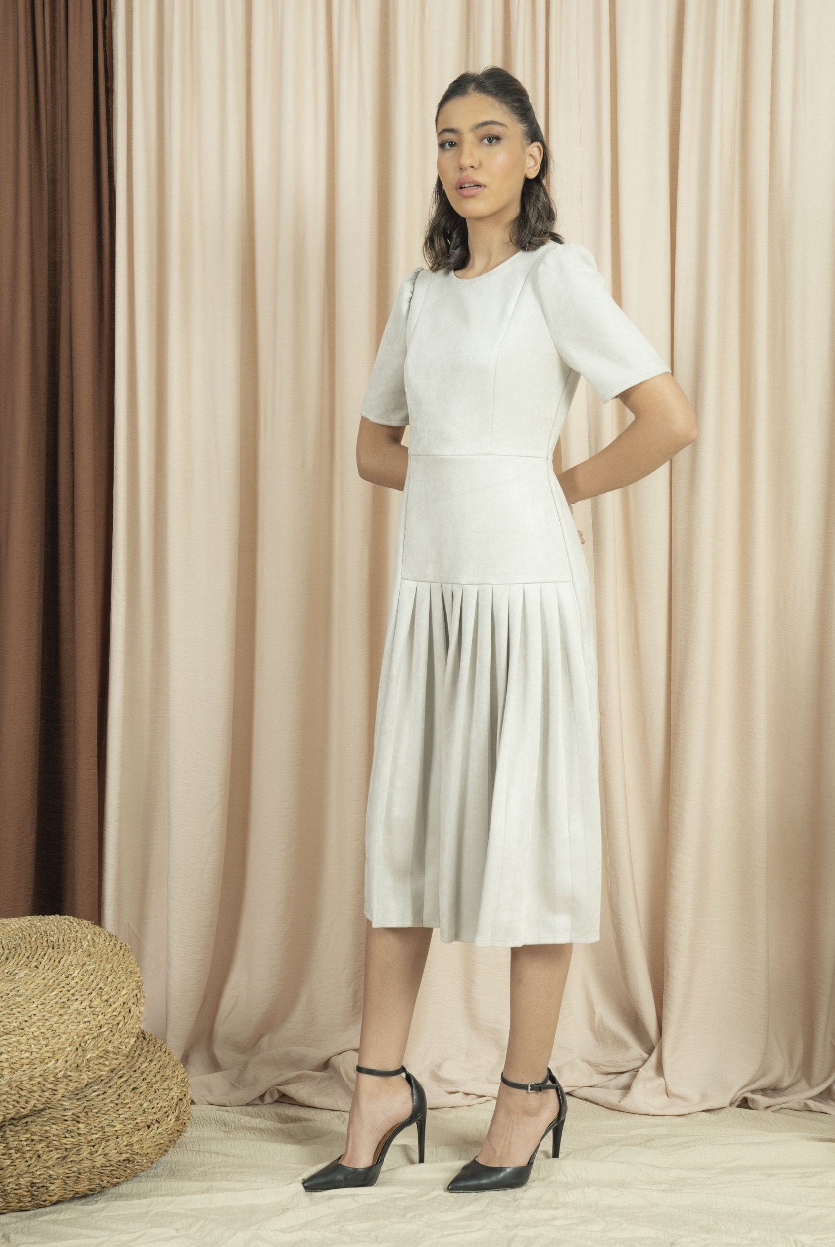 نتشي فستان ميدي بأكمام قصيرة شامواة بليسية مارون