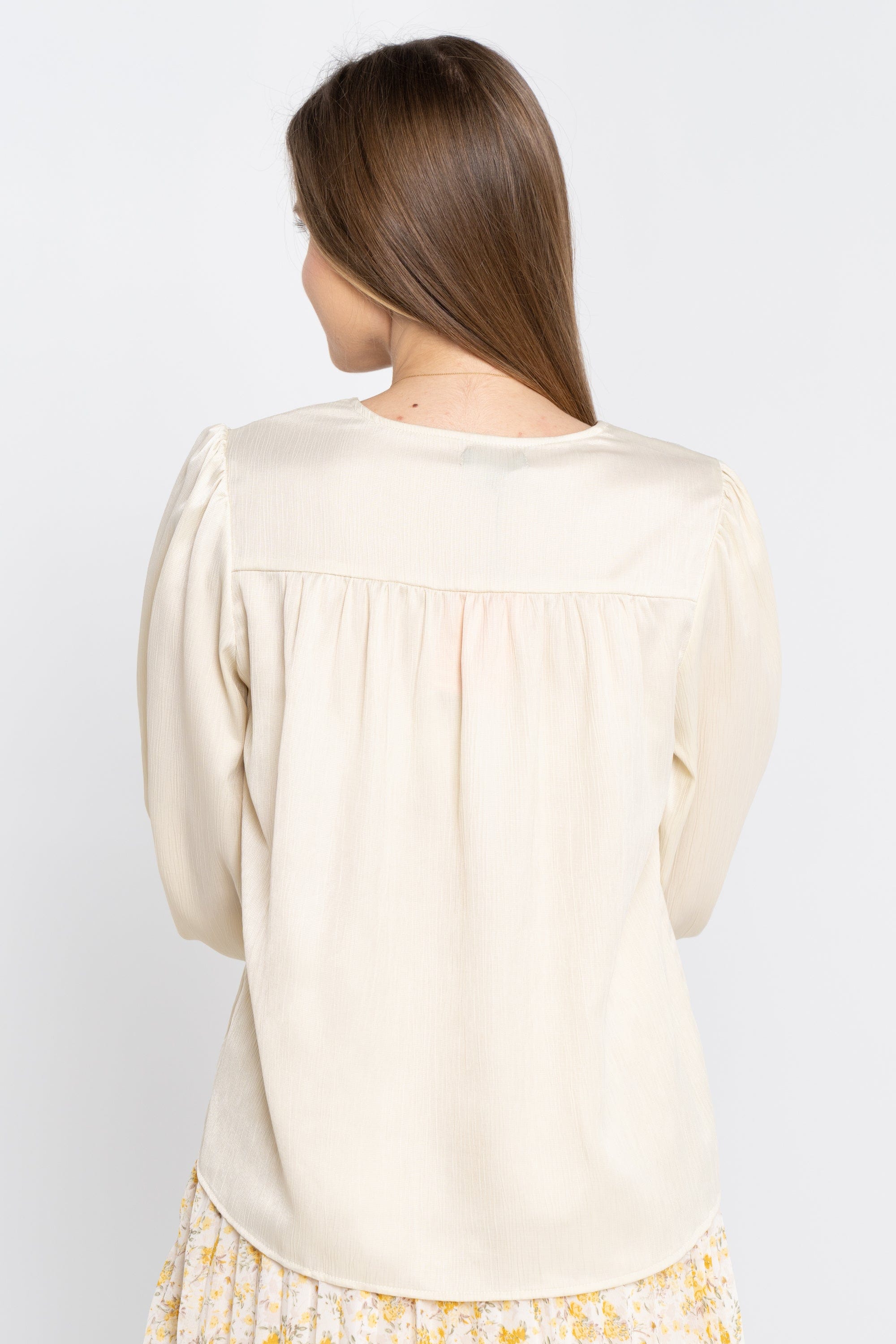 نتشي توب سادة بأزرار أمامية كم طويل بف نسائي