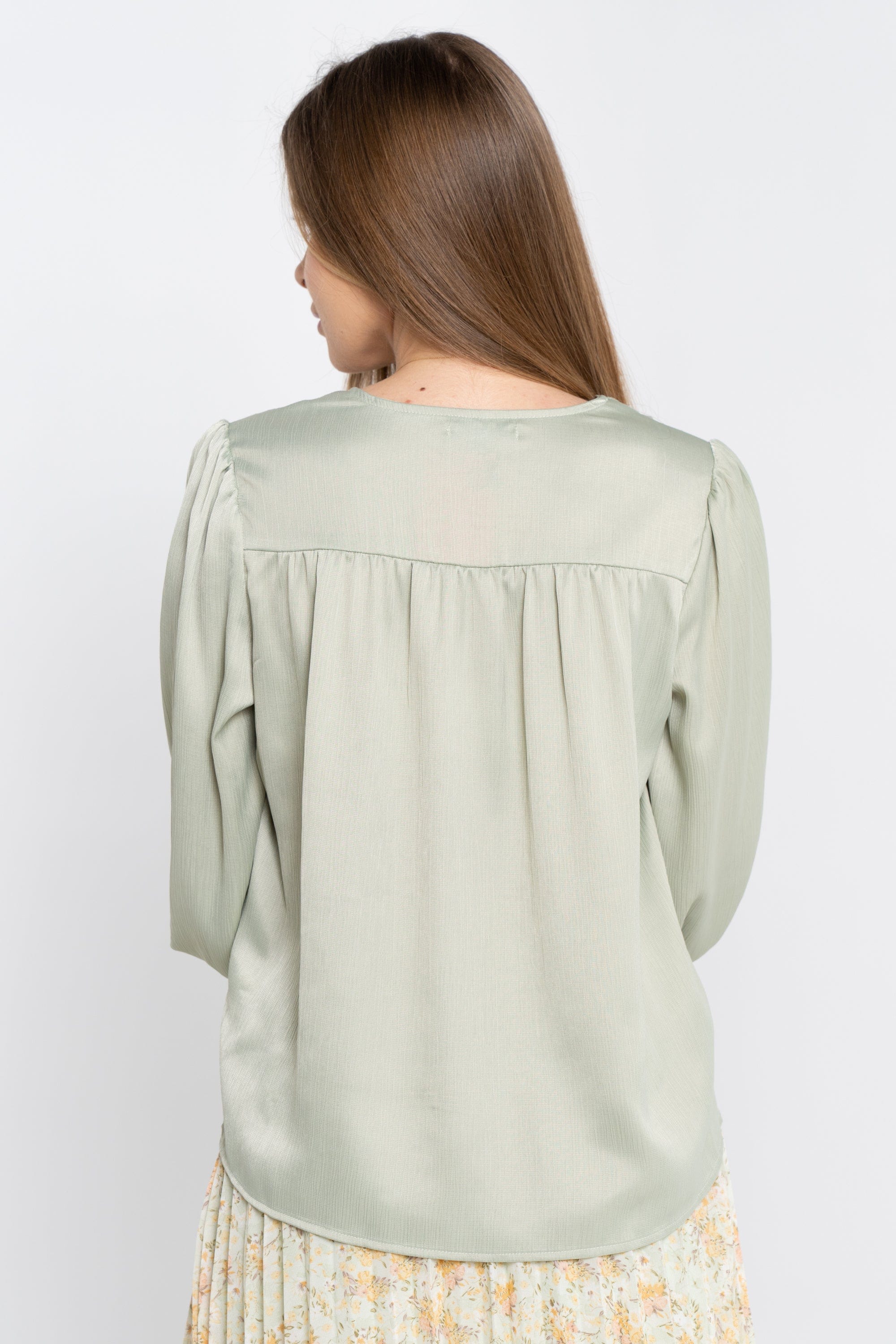 نتشي توب سادة بأزرار أمامية كم طويل بف نسائي