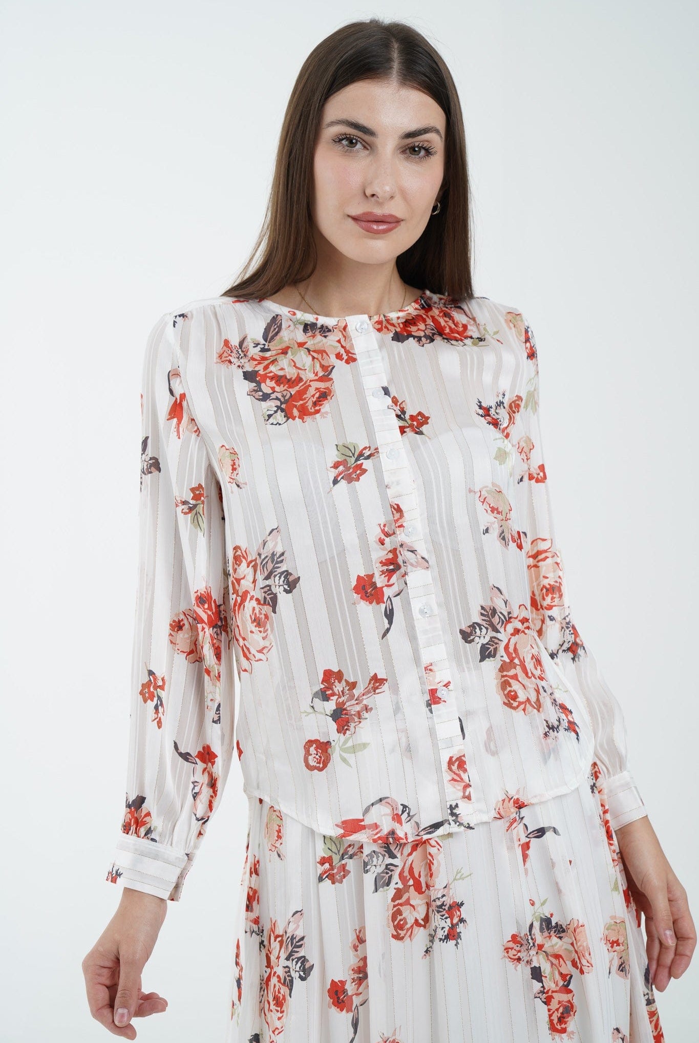 نتشي بلوزة كم طويل مشجرة بأزرار أمامية أوف وايت