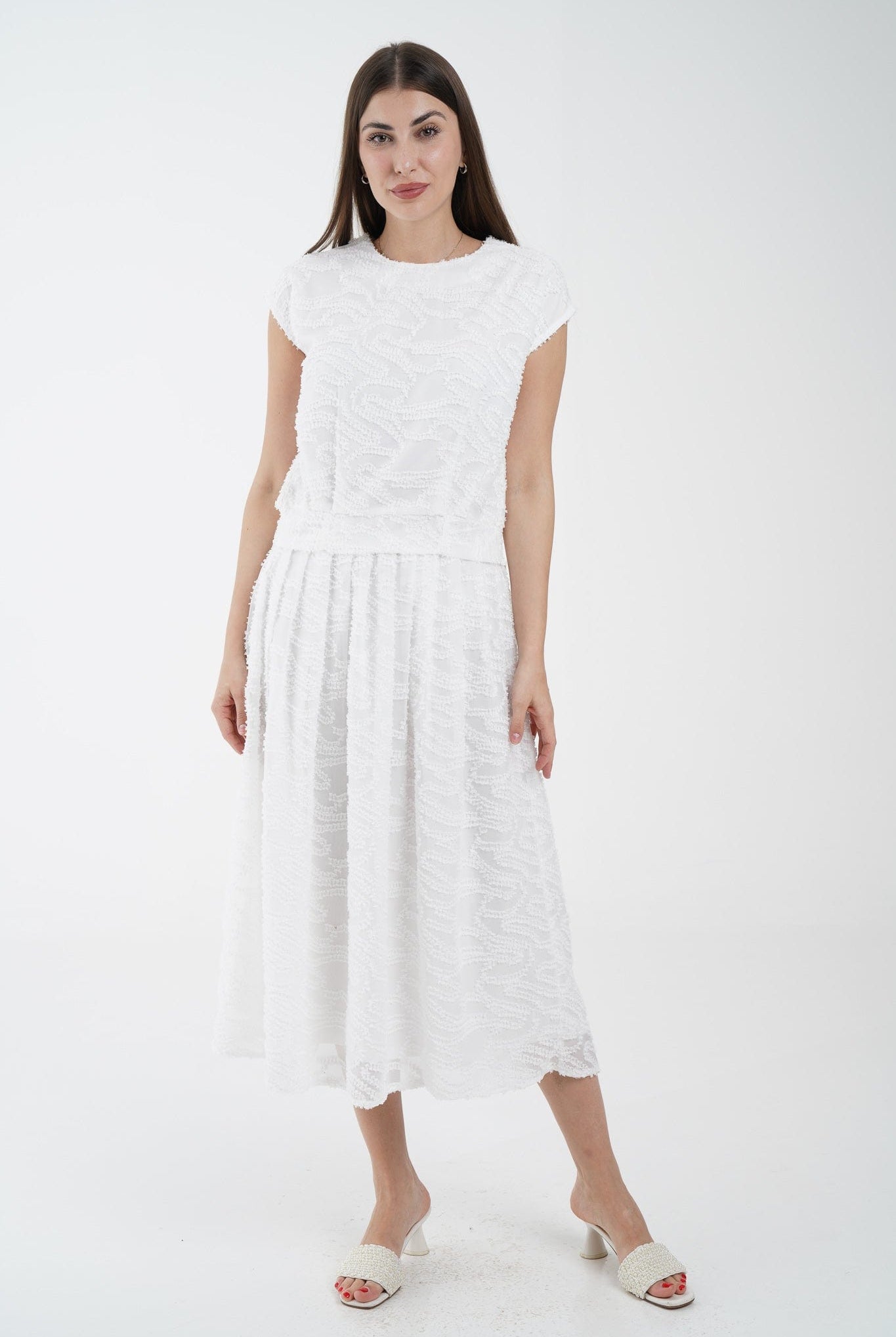 نتشي بلوزة بدون أكمام منقوش بياقة دائرية