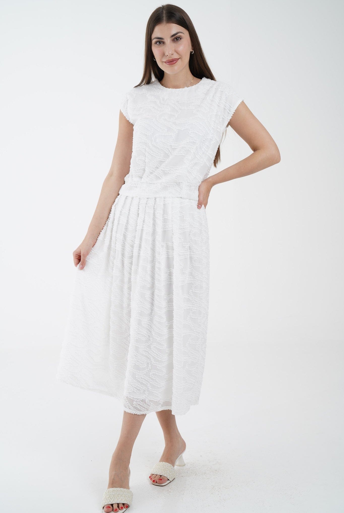 نتشي بلوزة بدون أكمام منقوش بياقة دائرية