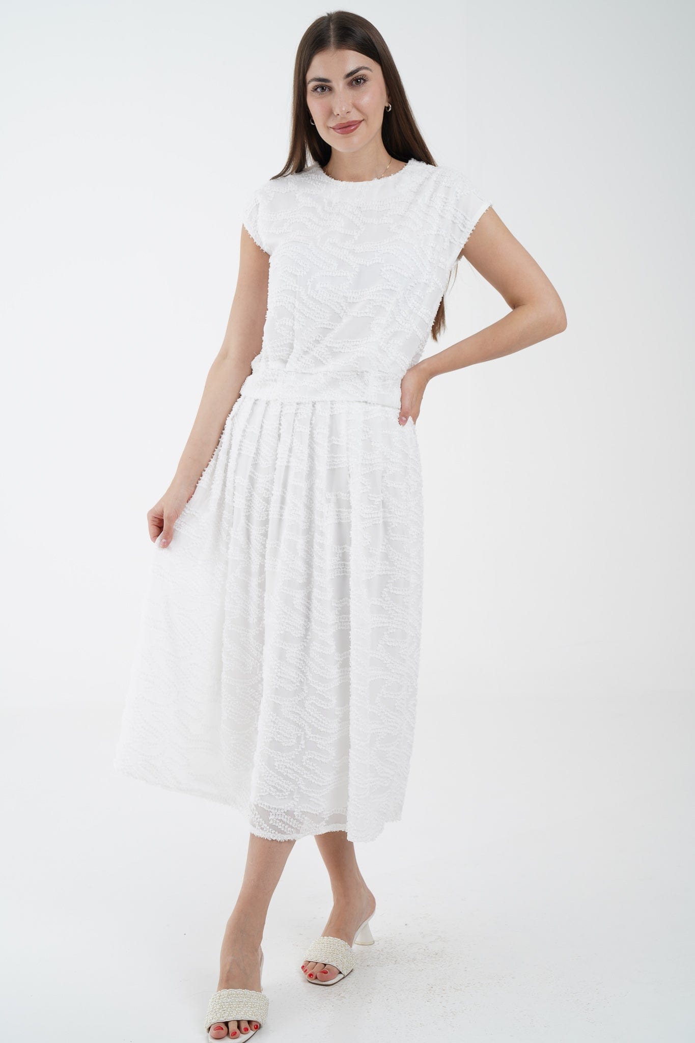 نتشي بلوزة بدون أكمام منقوش بياقة دائرية