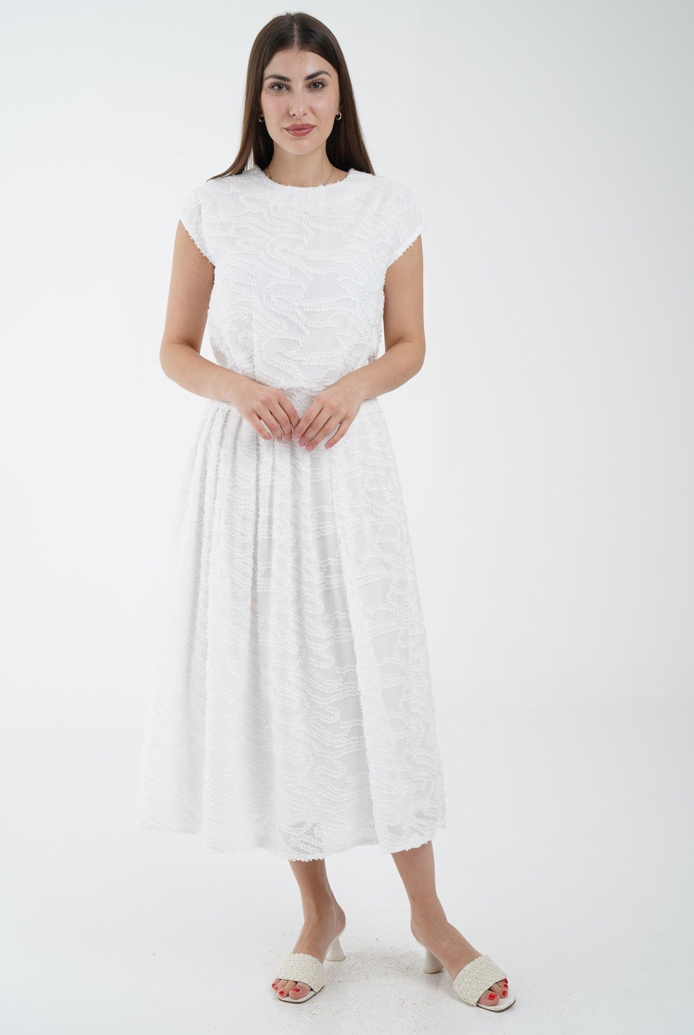 نتشي بلوزة بدون أكمام منقوش بياقة دائرية