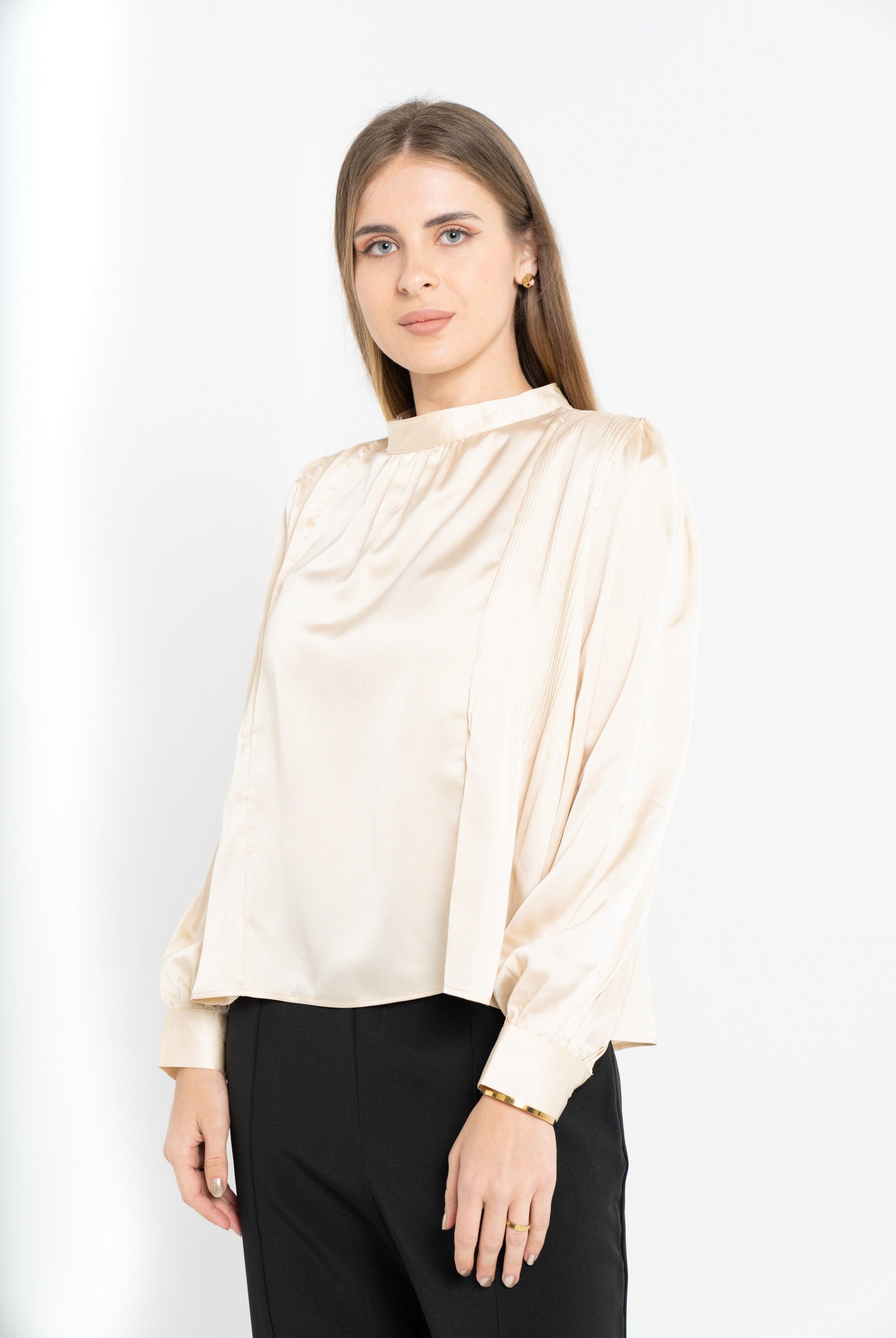 نتشي بلوزة سادة كم طويل بف نسائي