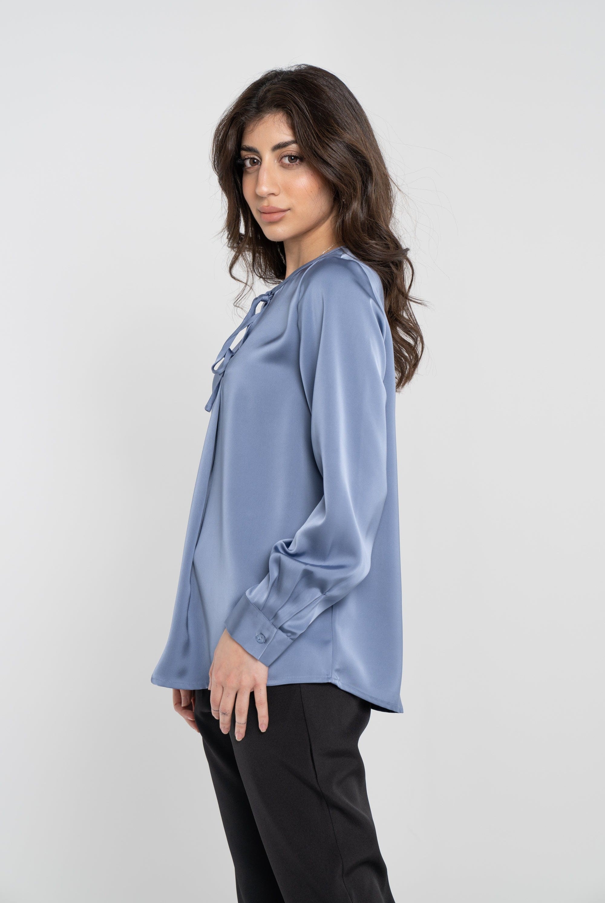 نتشي بلوزة سادة كلاسيك كم طويل بف نسائي