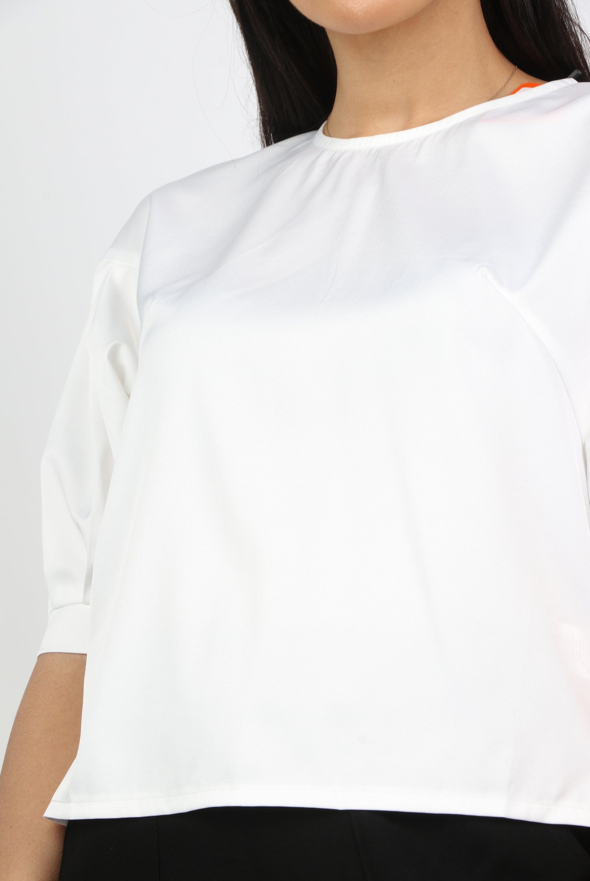 نتشي بلوزة سادة كلاسيك مفتوحة الظهر نص كم بف نسائي