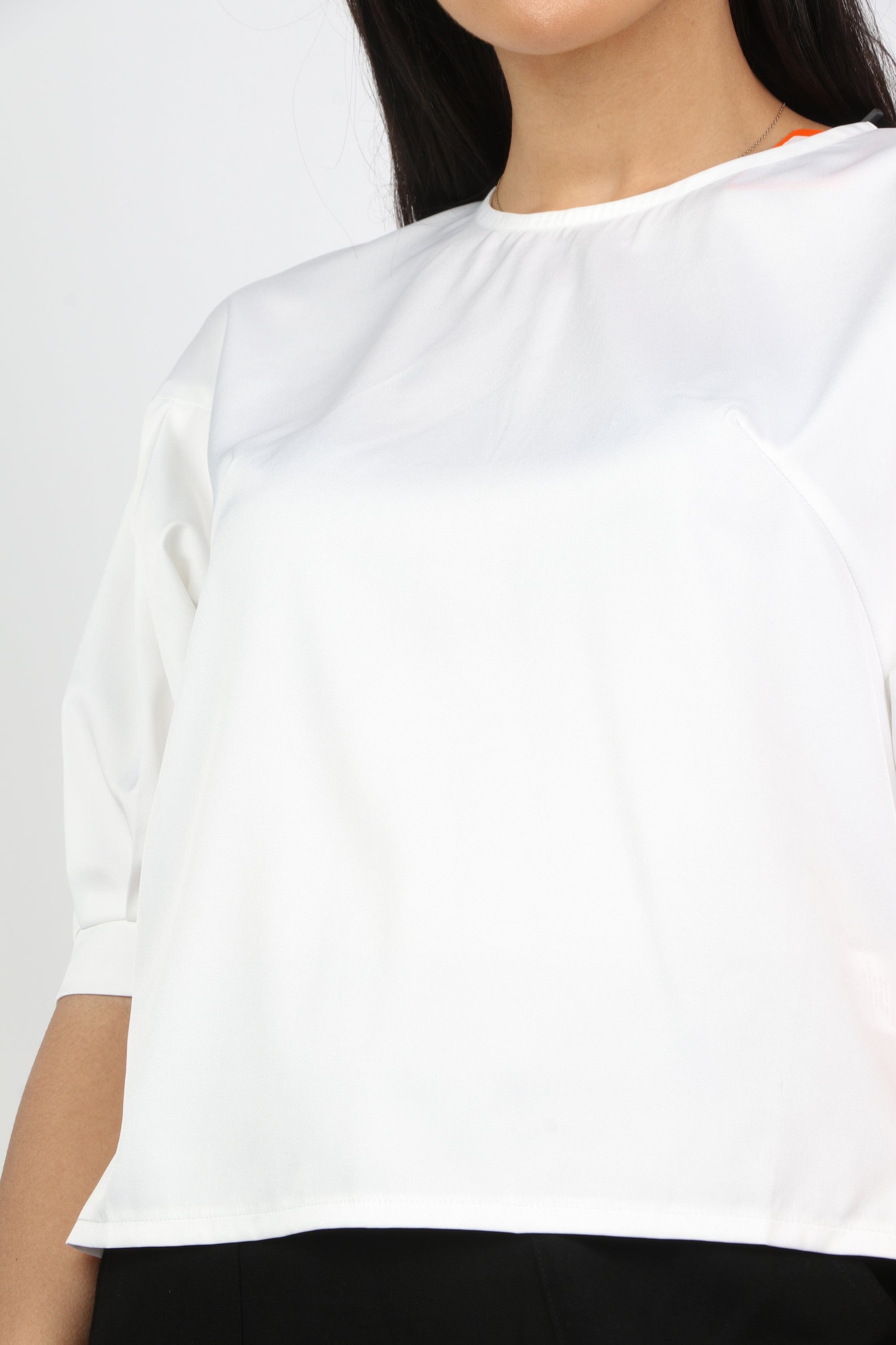 نتشي بلوزة سادة كلاسيك مفتوحة الظهر نص كم بف نسائي