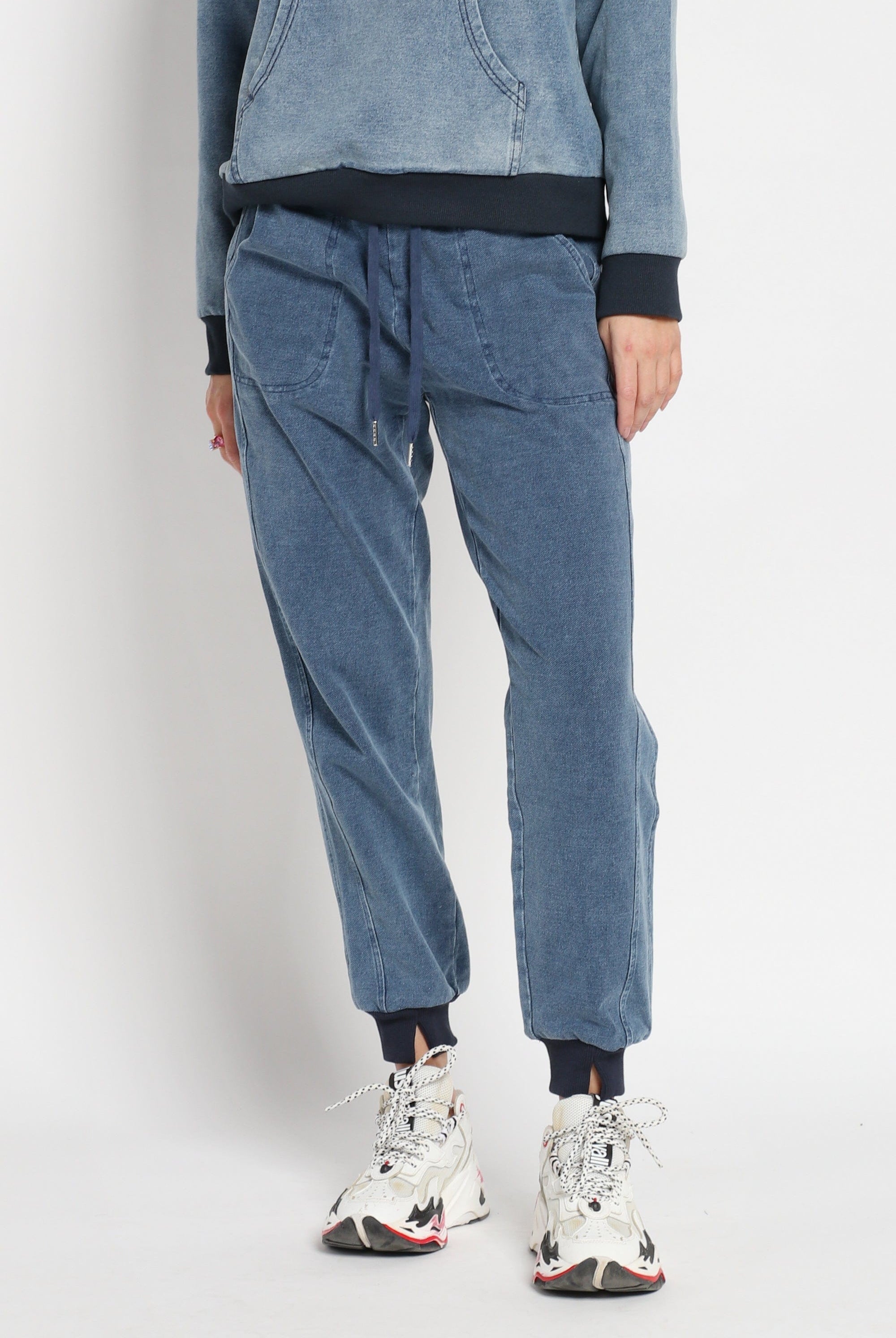 نتشي بنطلون طويل واسع جينز برباط أزرق