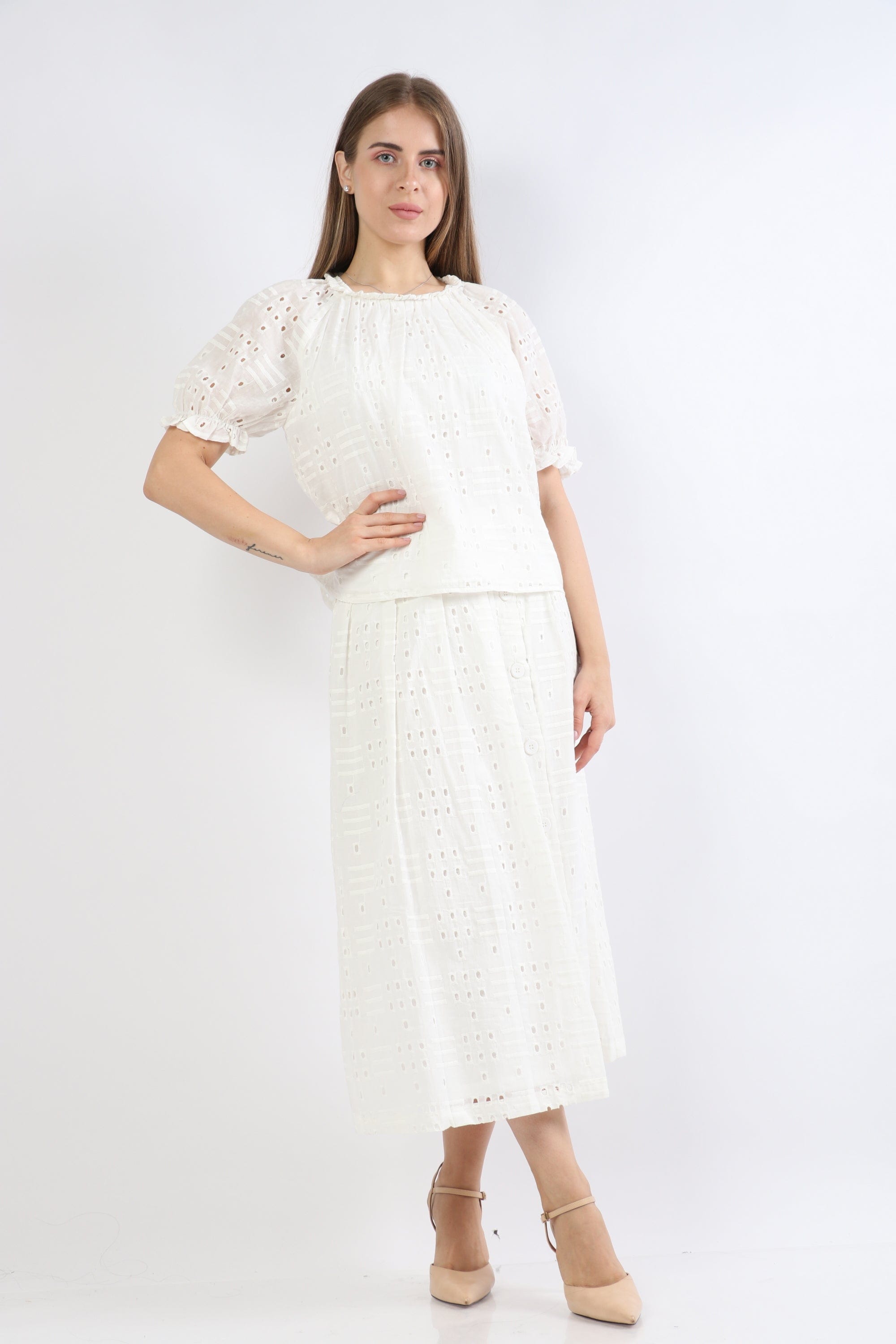 نتشي بلوزة دانتيل مبطن نص كم منفوخ نسائي