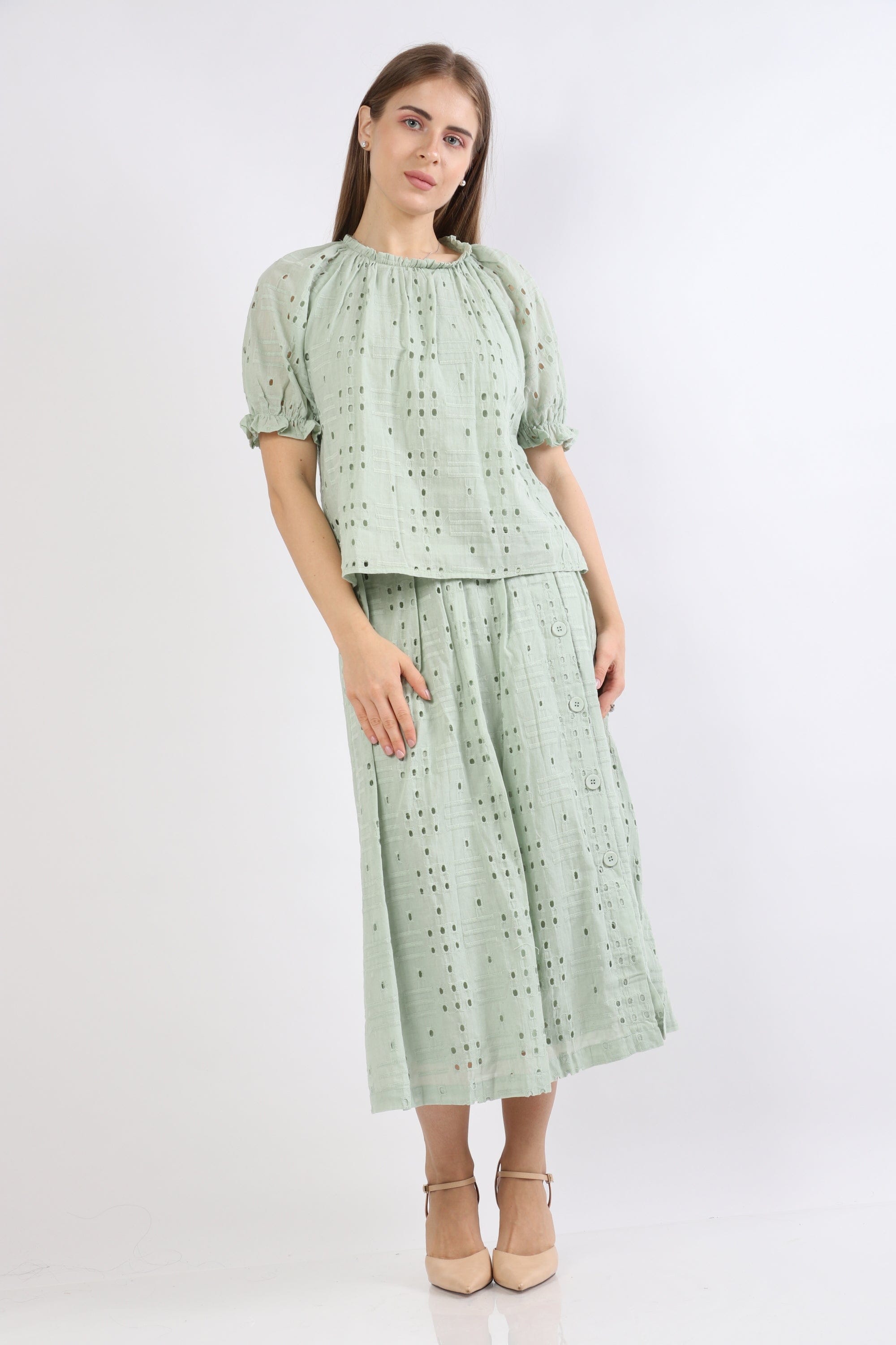 نتشي بلوزة دانتيل مبطن نص كم منفوخ نسائي