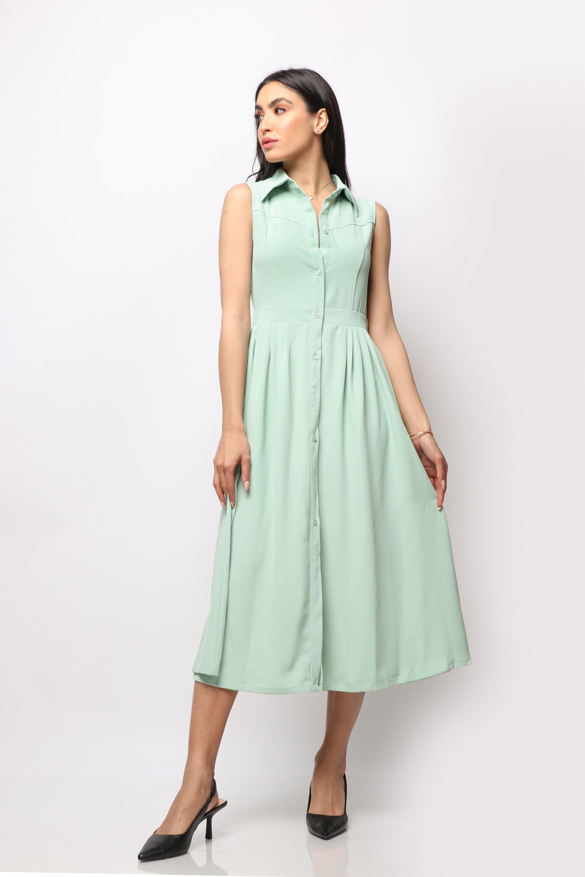 نتشي فستان ميدي بدون أكمام سادة بأزرار أمامية