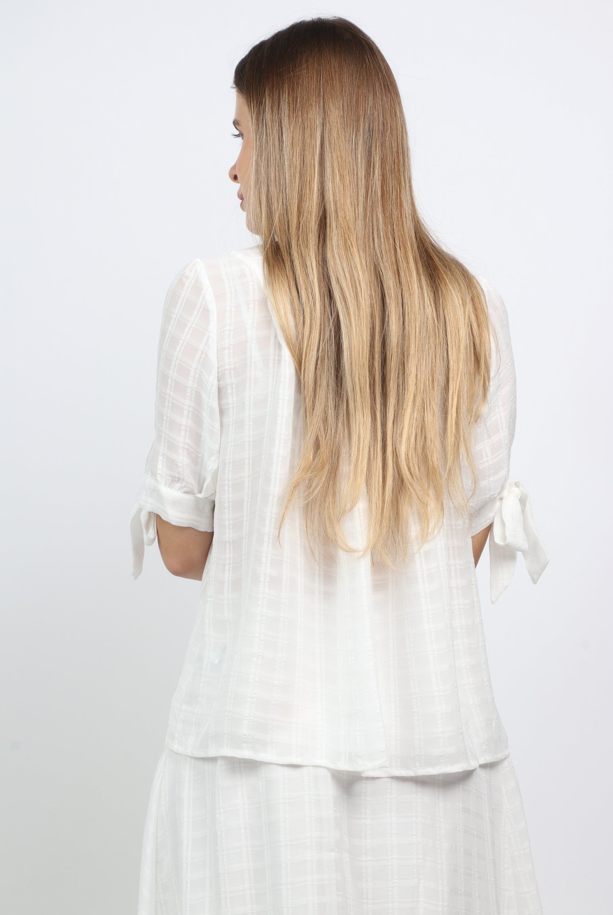 نتشي بلوزة شيفون بأزرار أمامية نص كم مفتوح برباط