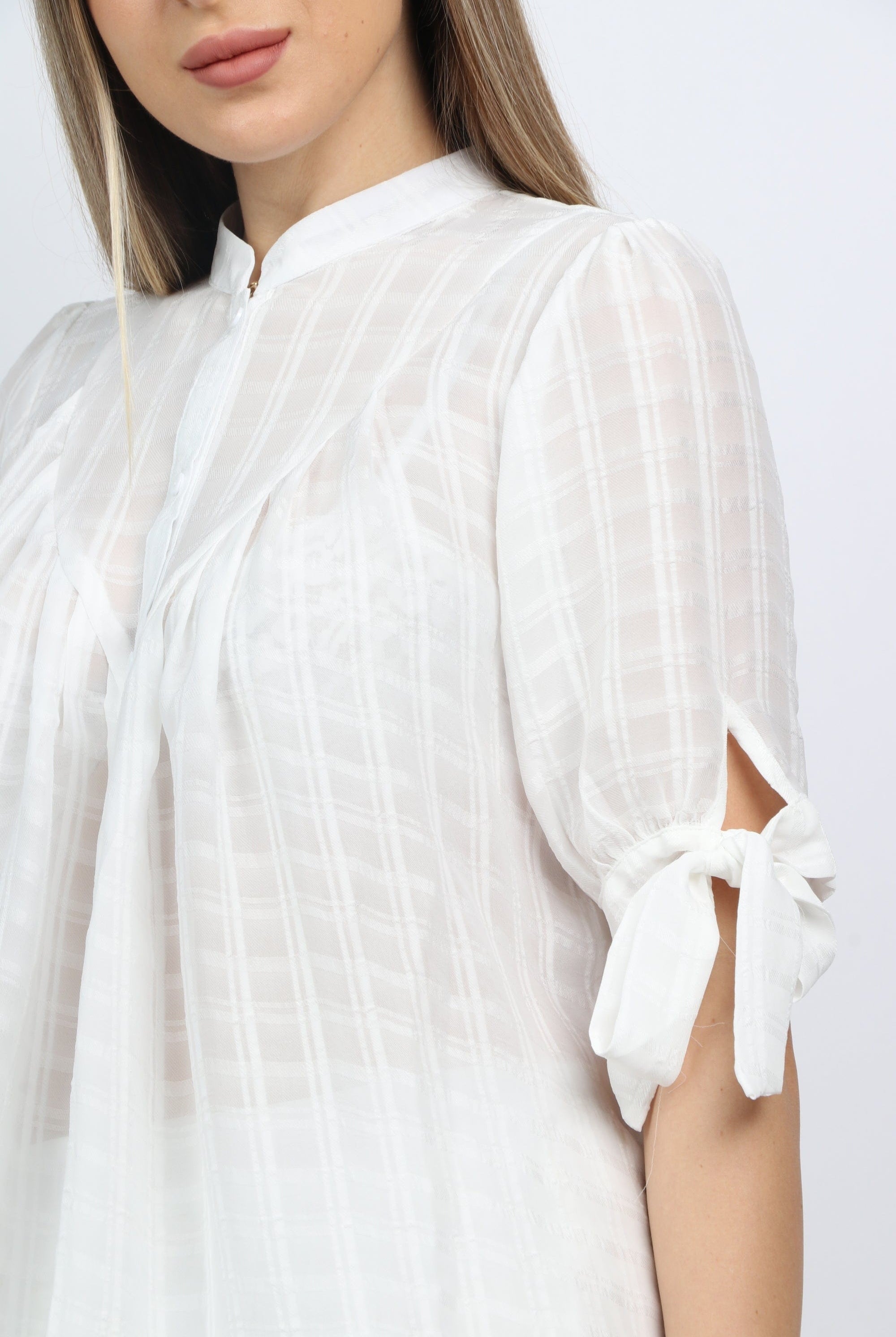 نتشي بلوزة شيفون بأزرار أمامية نص كم مفتوح برباط