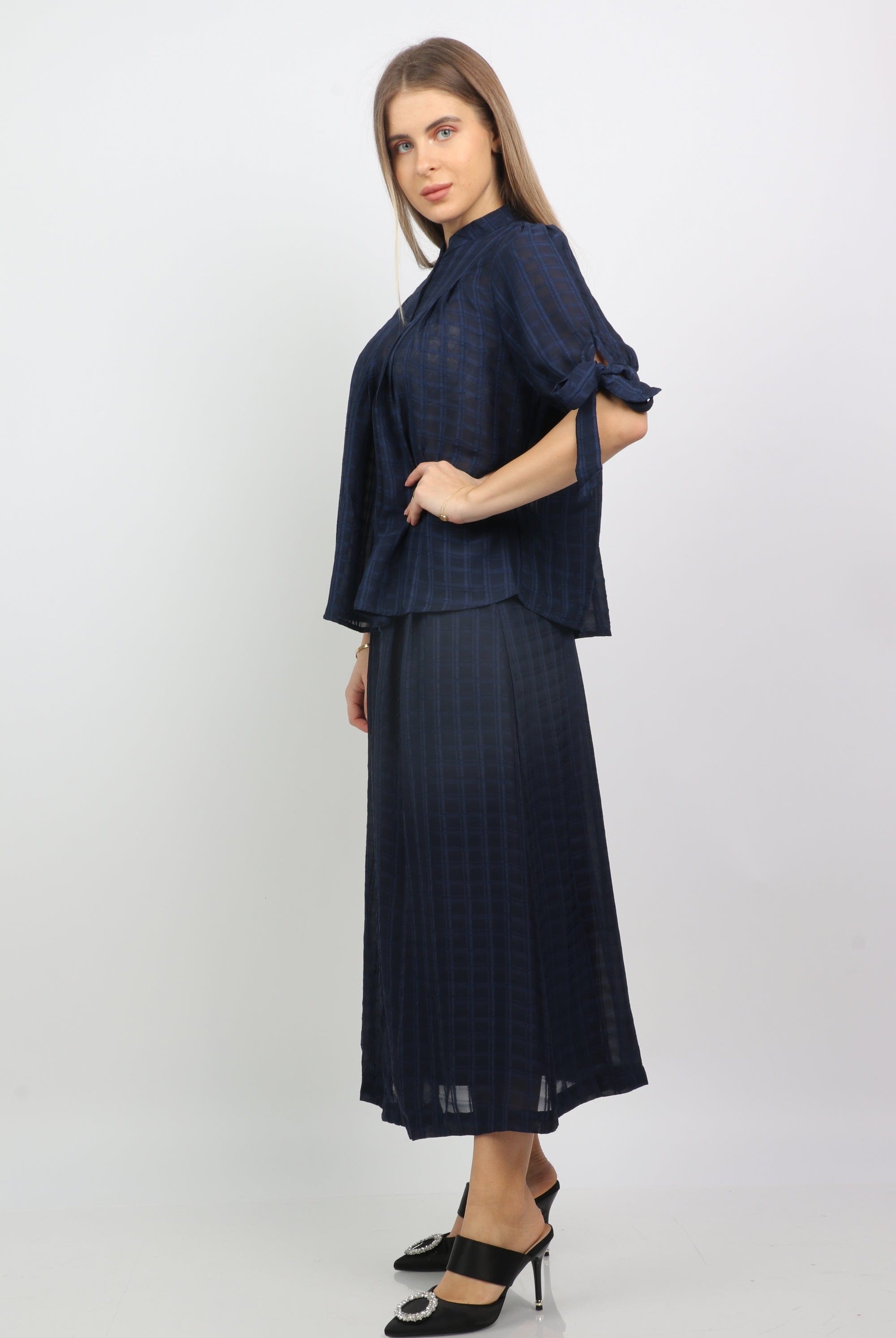 نتشي بلوزة شيفون بأزرار أمامية نص كم مفتوح برباط