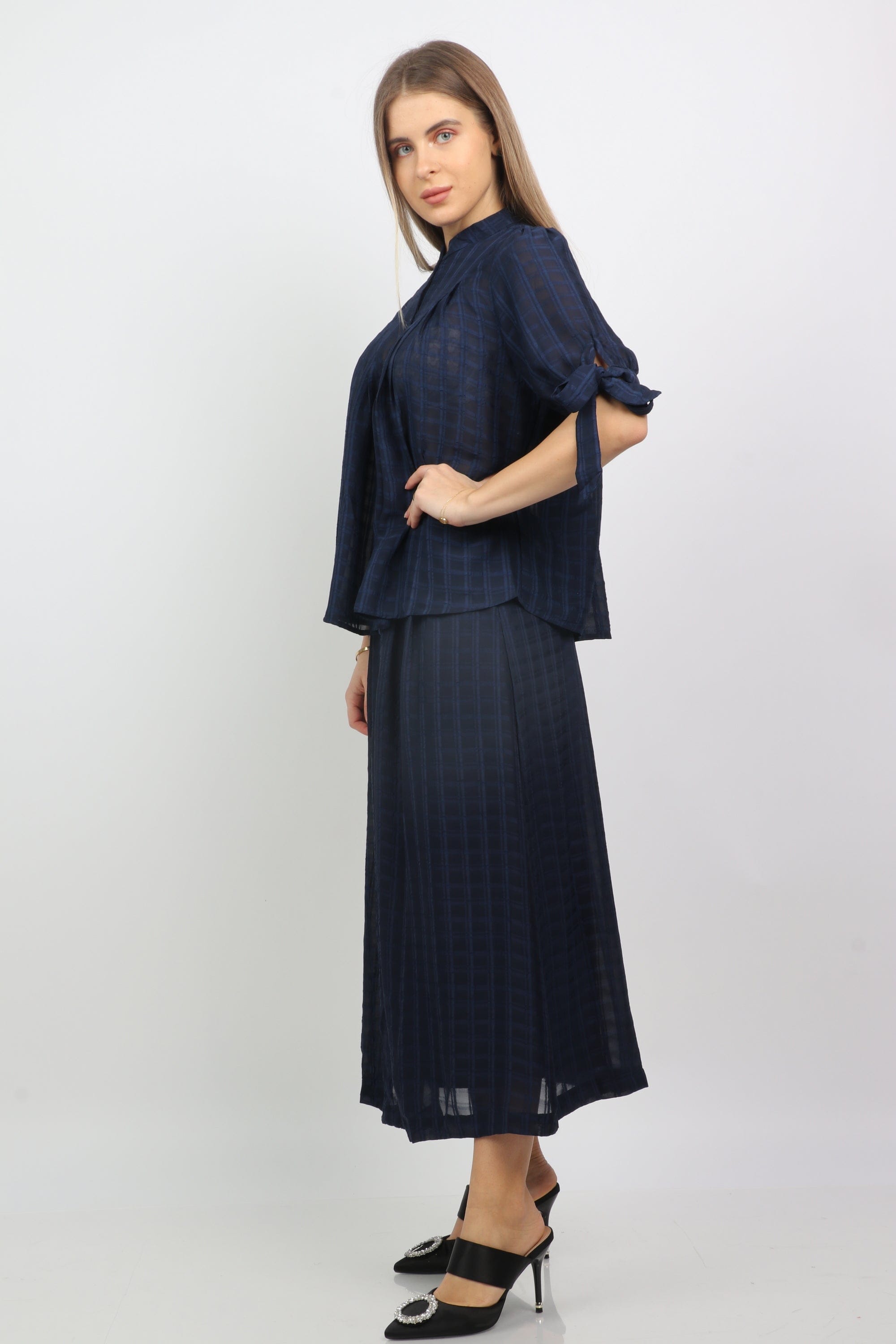 نتشي بلوزة شيفون بأزرار أمامية نص كم مفتوح برباط