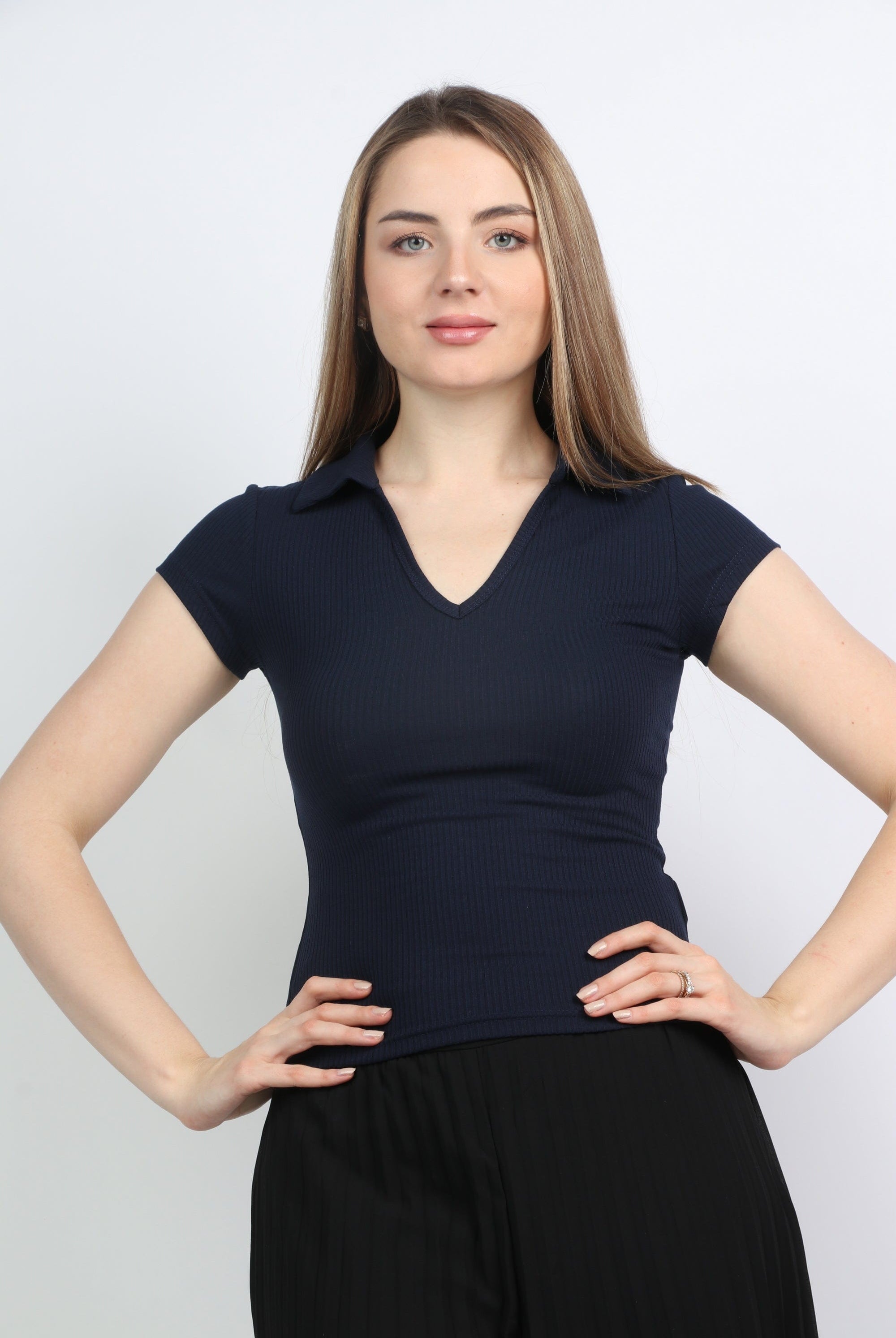 نتشي بلوزة رقبة سبعة بياقة كم قصير نسائي