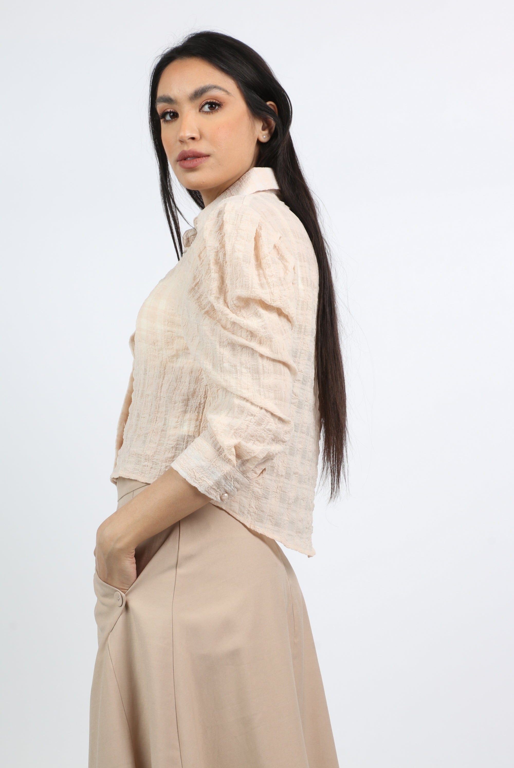 نتشي قميص نسائي بأكمام طويلة مننفوخة وياقة صغيرة