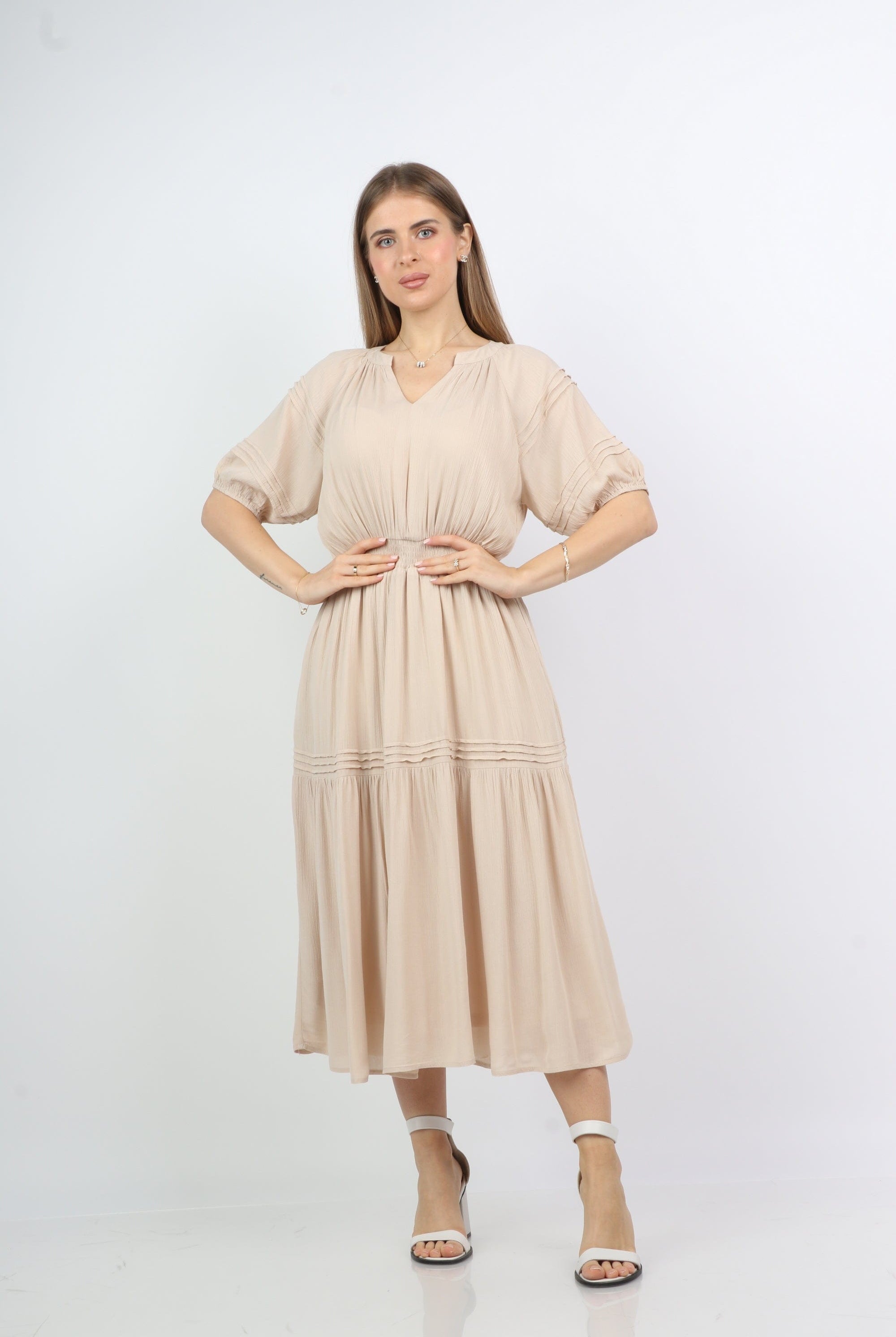 نتشي فستان ميدي خصر بكم قصير