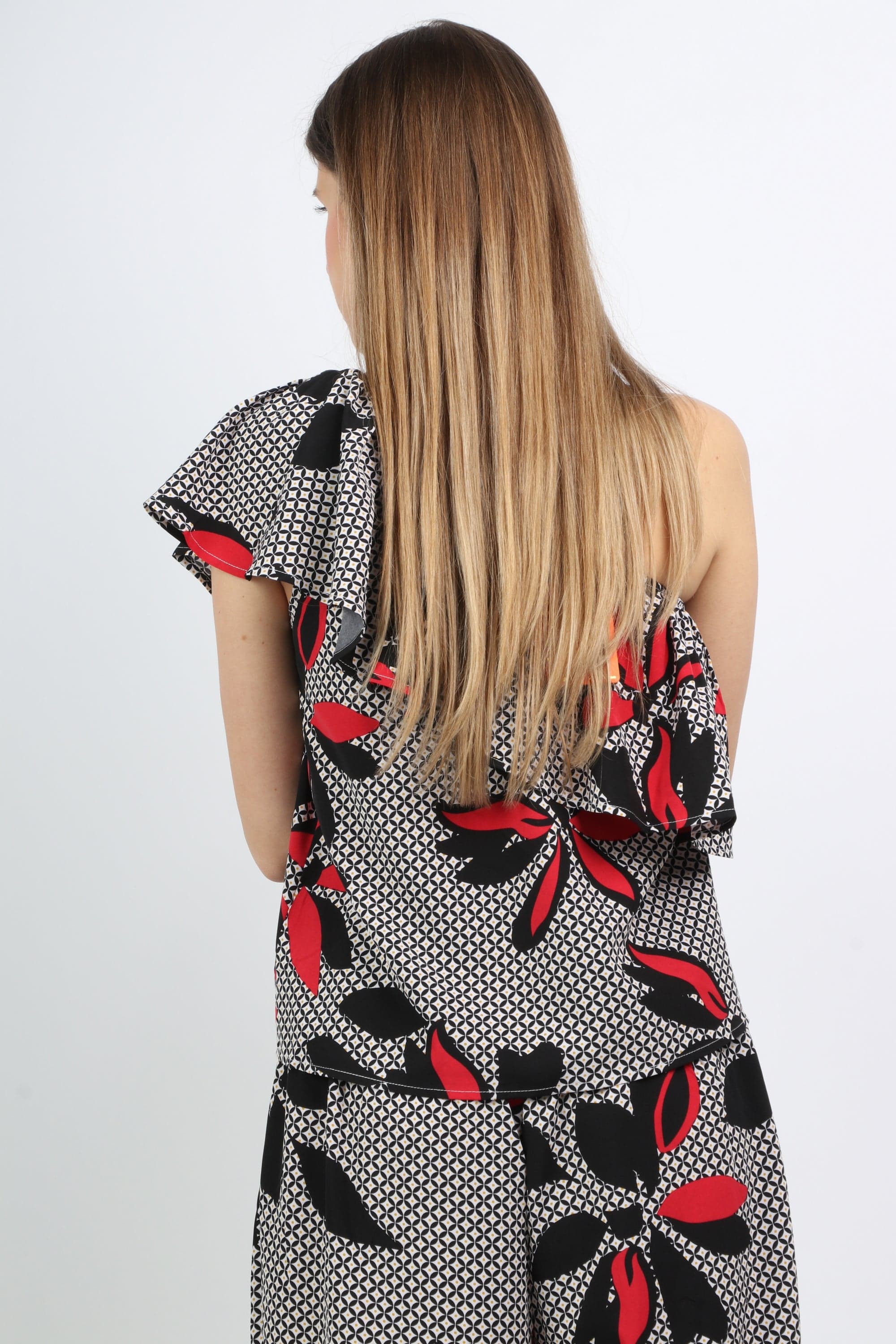 نتشي بلوزة بكتف ساقط مشجرة نسائي