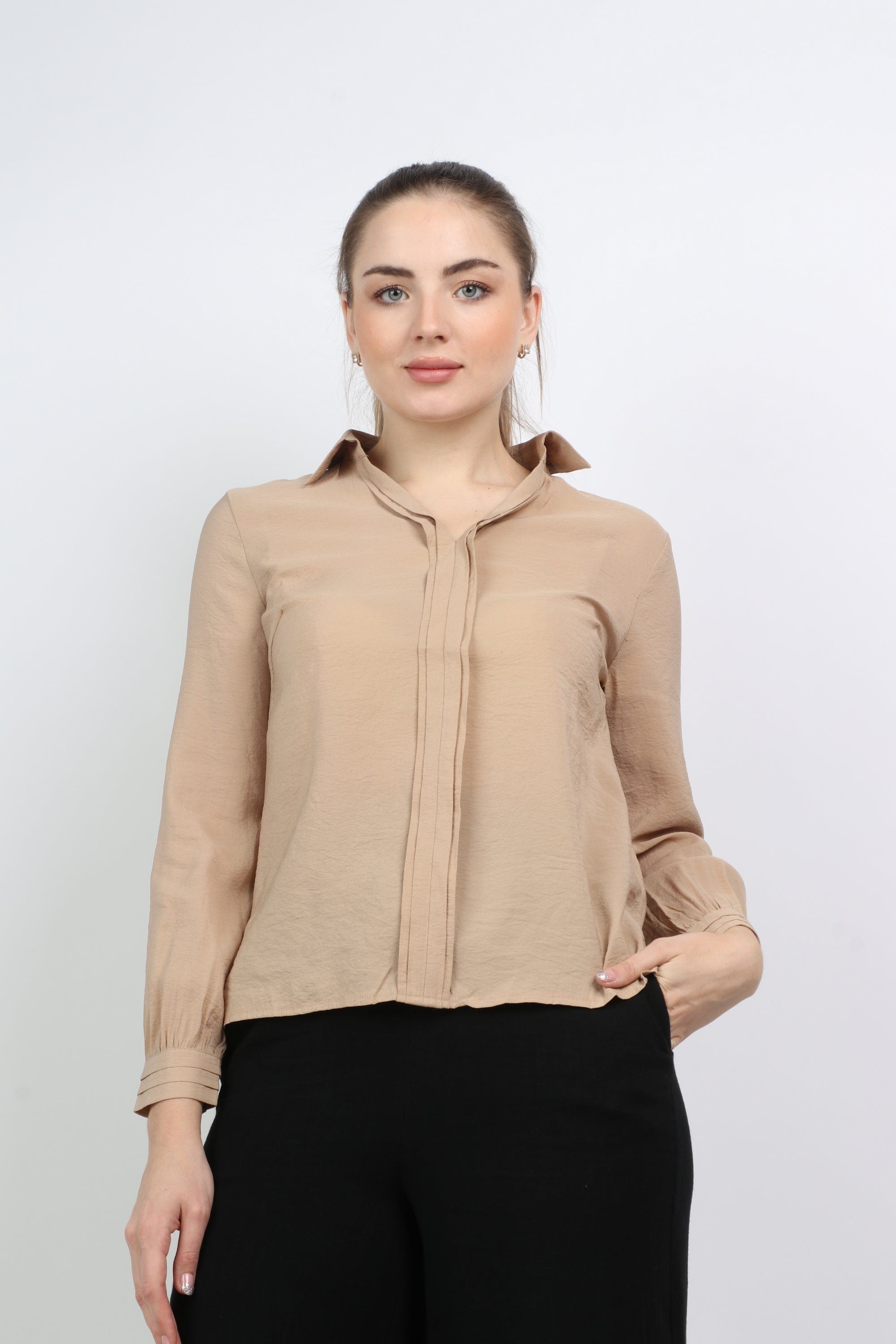 نتشي قميص كلاسيك بياقة وكم طويل نسائي