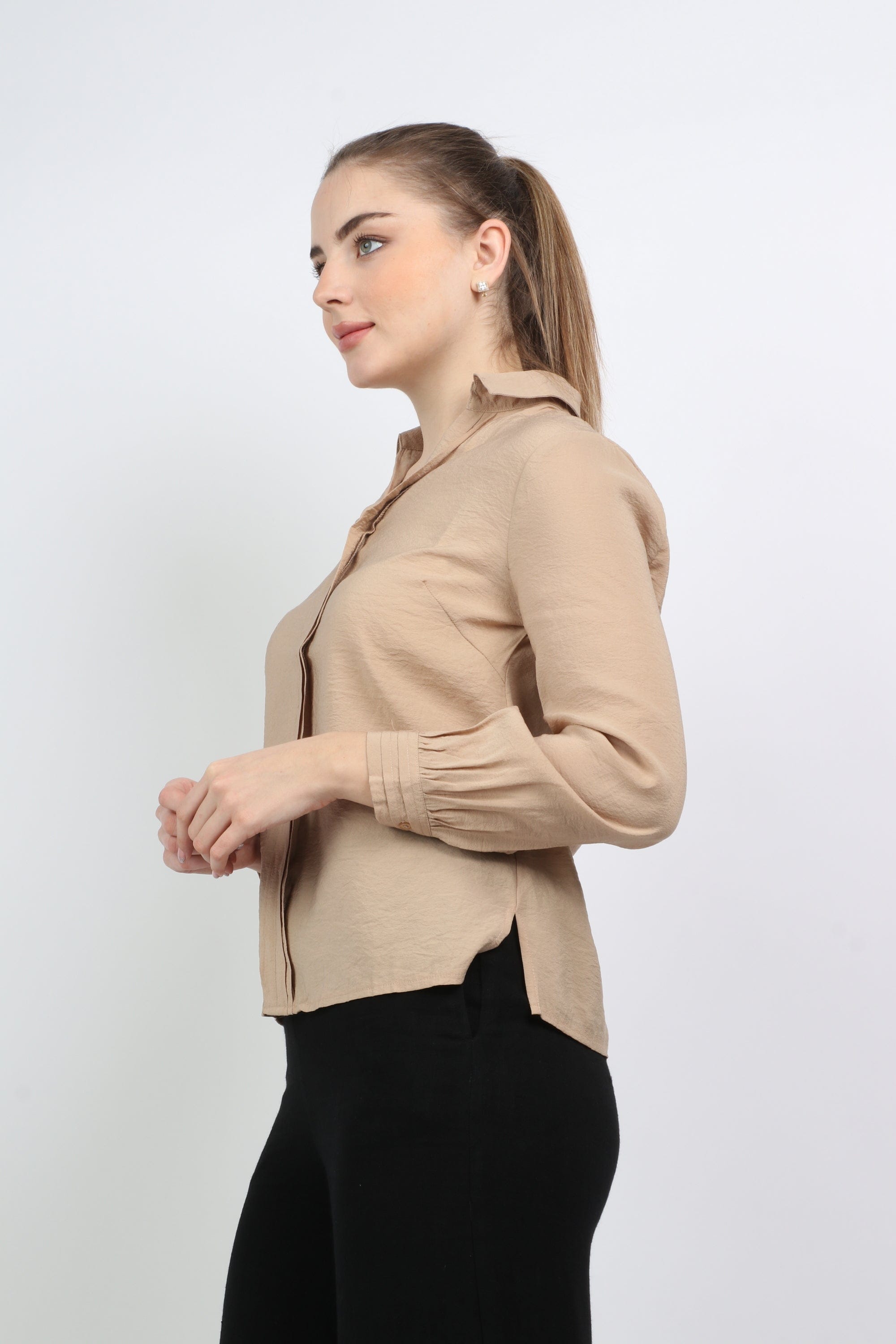 نتشي قميص كلاسيك بياقة وكم طويل نسائي