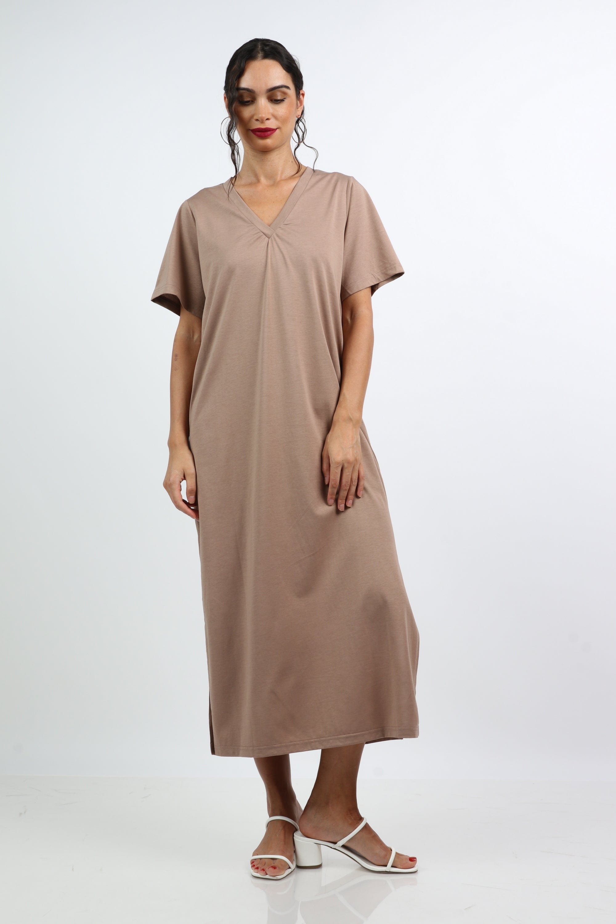 نتشي فستان ميدي سادة بفتحة من جانبين ياقة شكل V بكم قصير