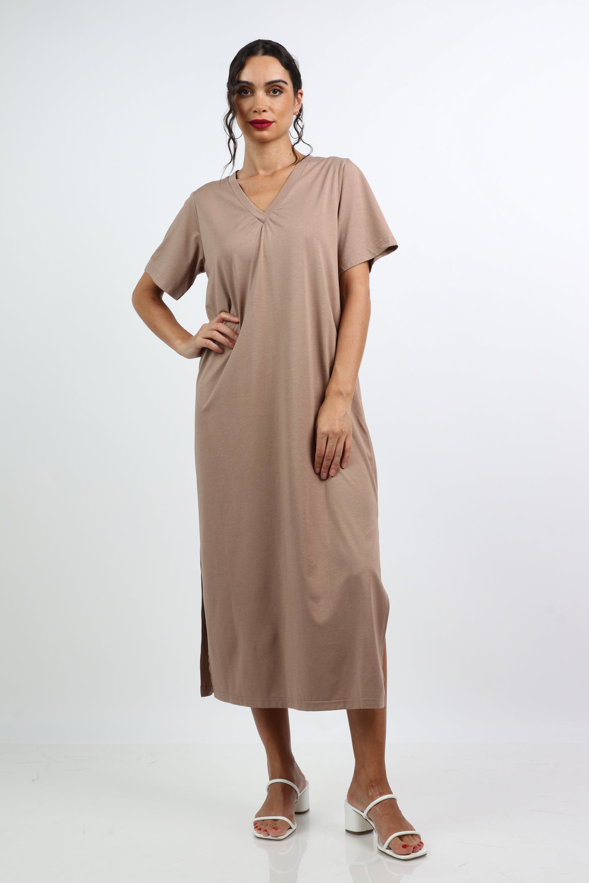 نتشي فستان ميدي سادة بفتحة من جانبين ياقة شكل V بكم قصير