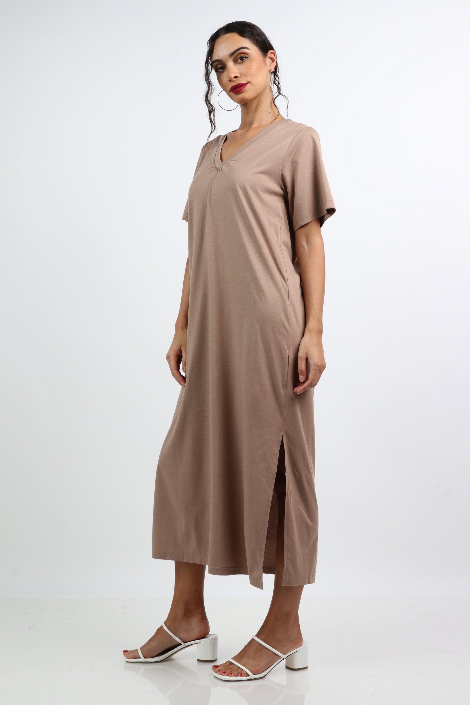 نتشي فستان ميدي سادة بفتحة من جانبين ياقة شكل V بكم قصير