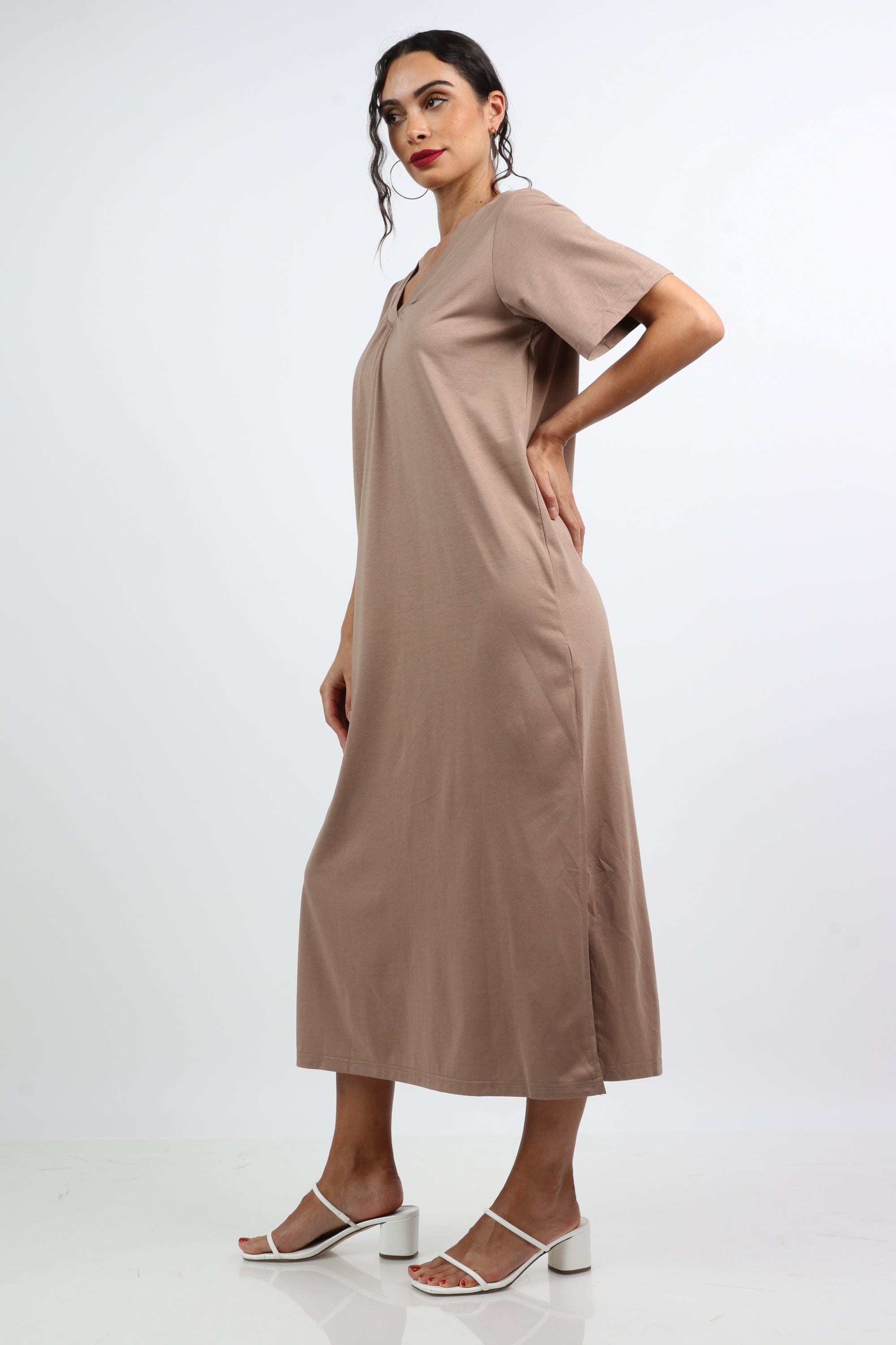 نتشي فستان ميدي سادة بفتحة من جانبين ياقة شكل V بكم قصير