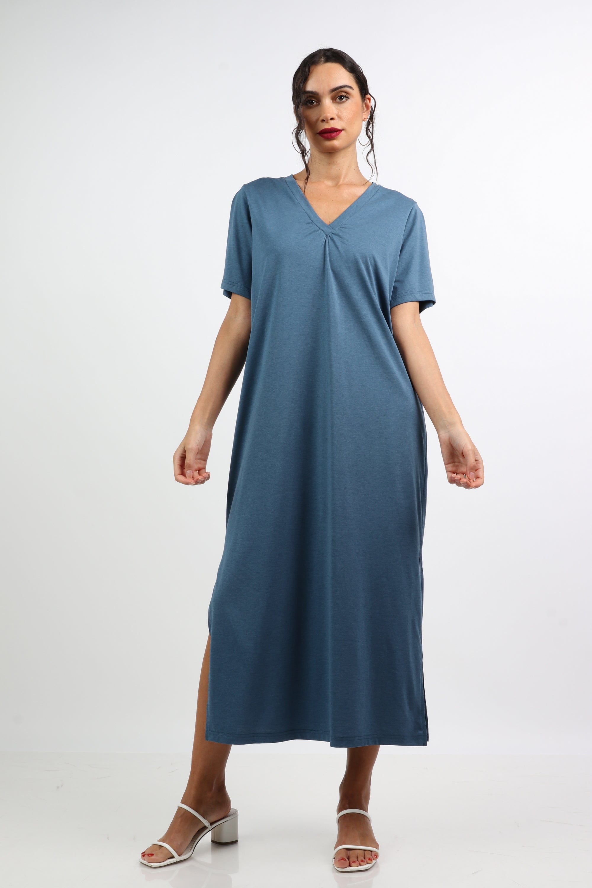 نتشي فستان ميدي سادة بفتحة من جانبين ياقة شكل V بكم قصير