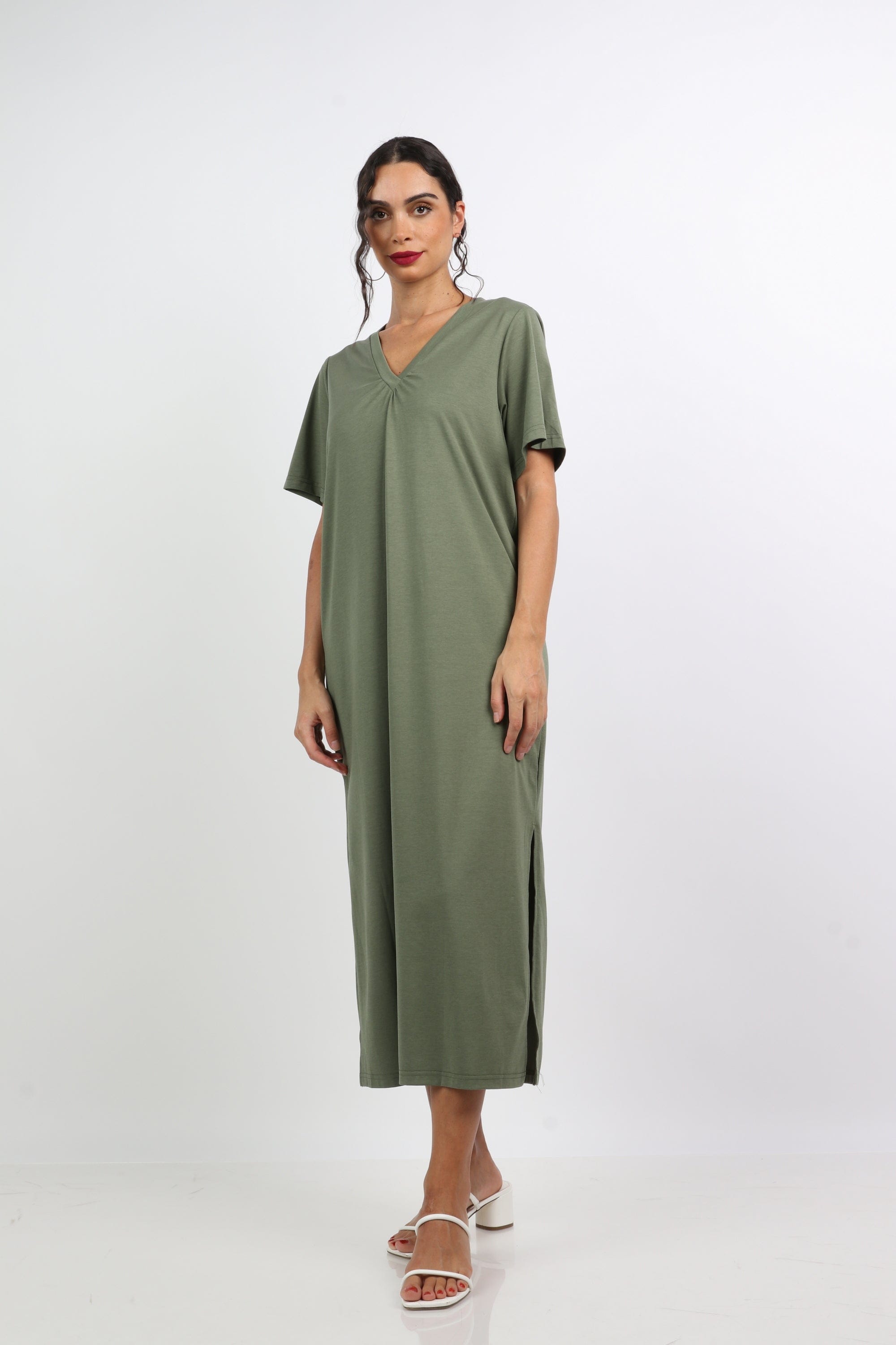 نتشي فستان ميدي سادة بفتحة من جانبين ياقة شكل V بكم قصير