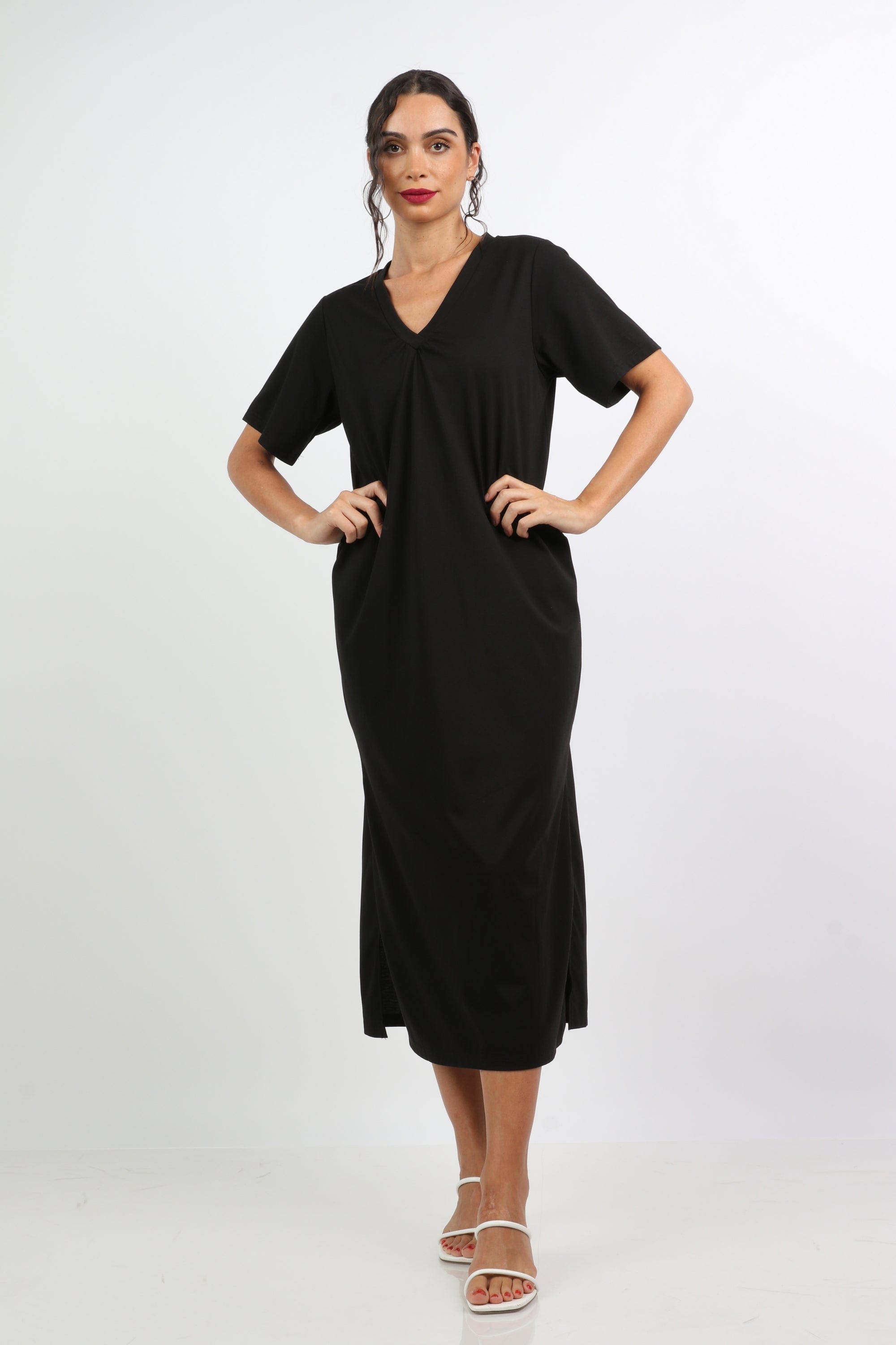 نتشي فستان ميدي سادة بفتحة من جانبين ياقة شكل V بكم قصير