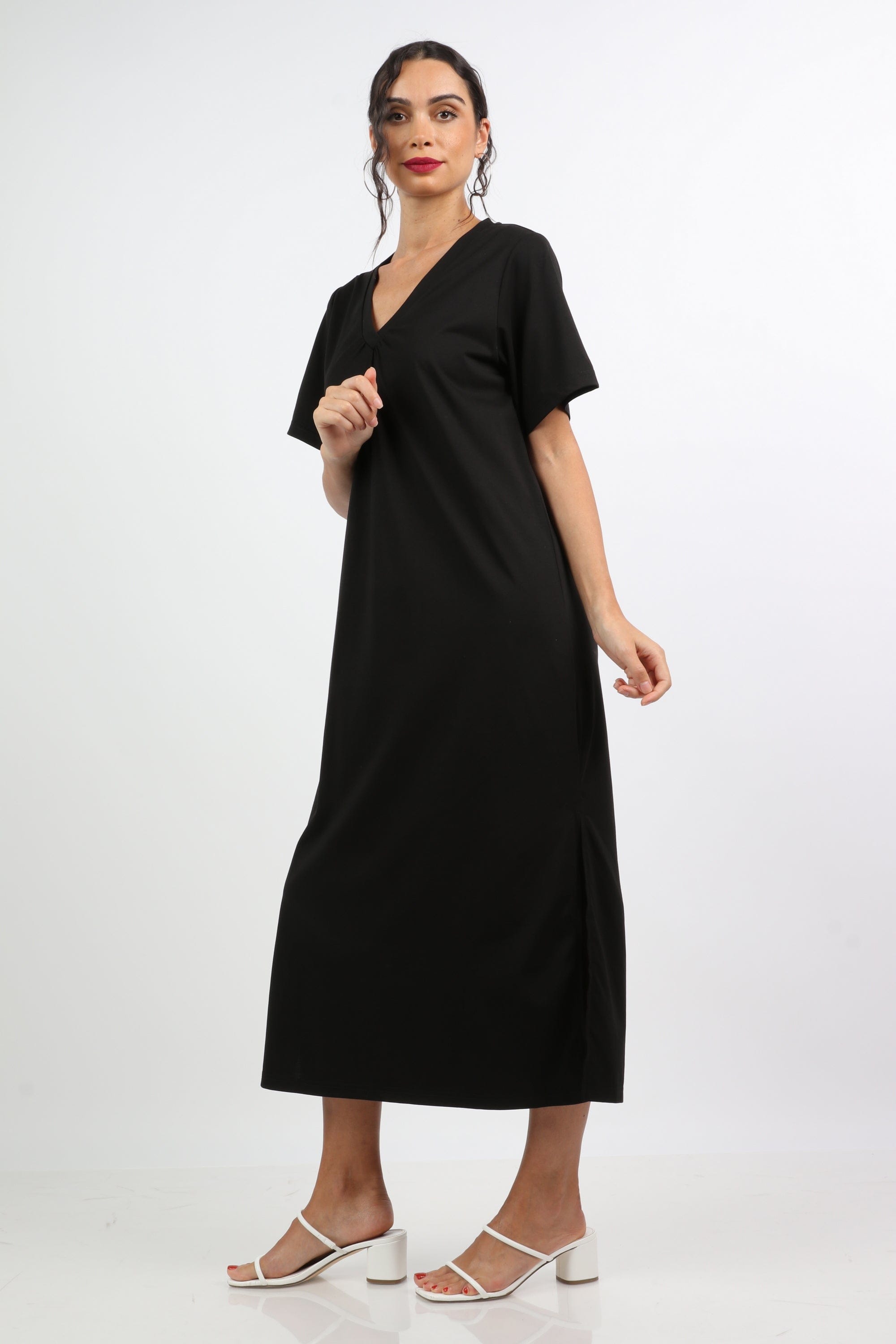 نتشي فستان ميدي سادة بفتحة من جانبين ياقة شكل V بكم قصير