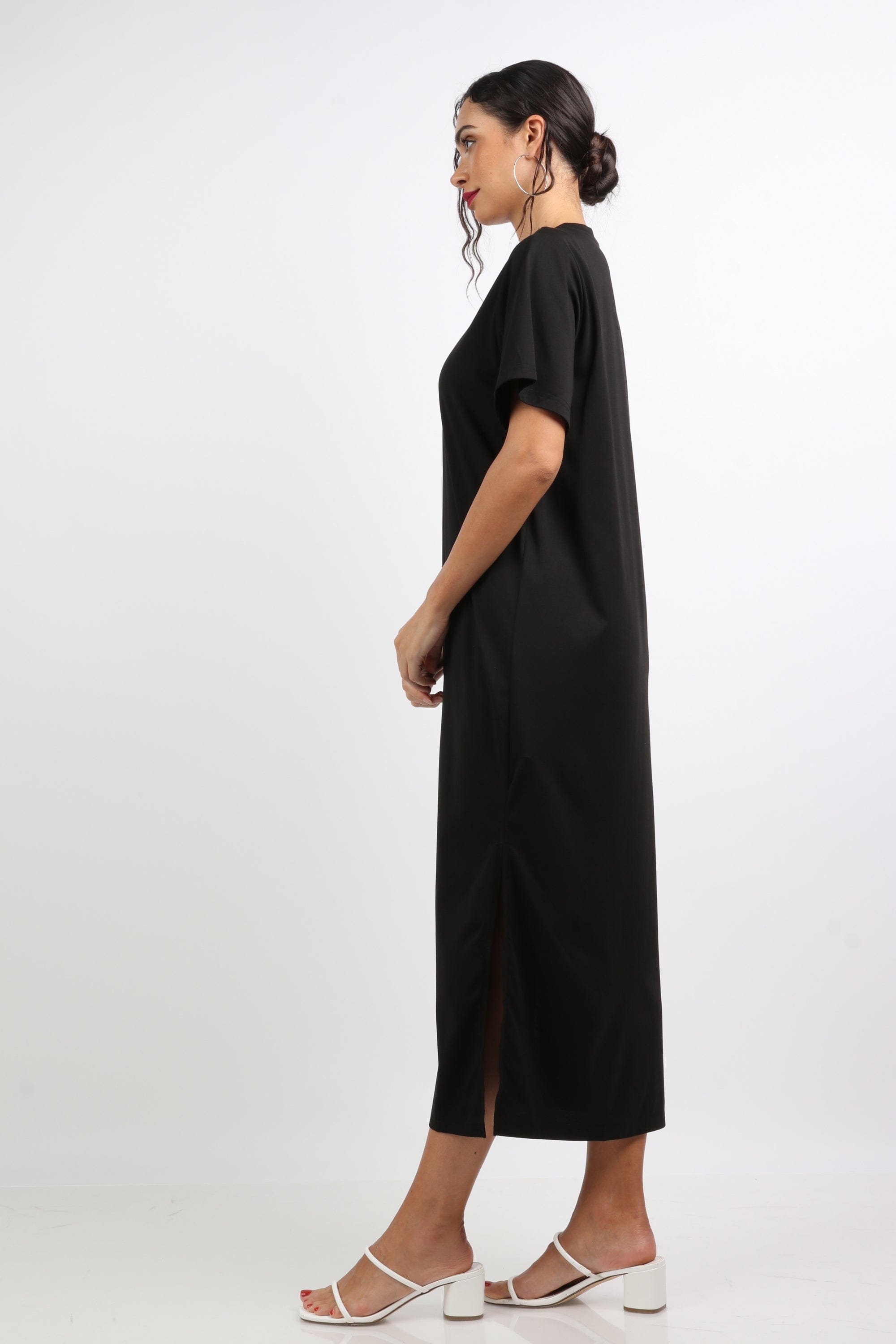 نتشي فستان ميدي سادة بفتحة من جانبين ياقة شكل V بكم قصير