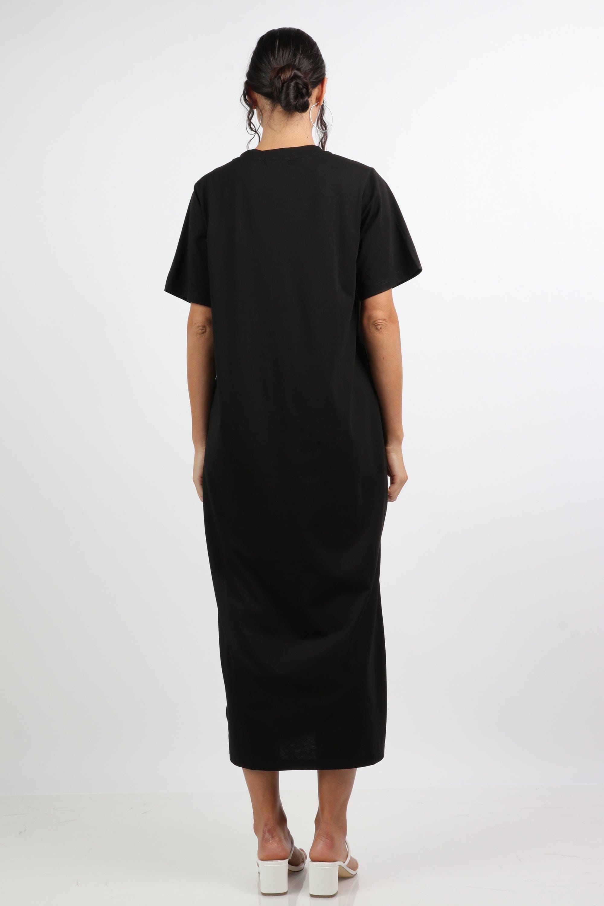 نتشي فستان ميدي سادة بفتحة من جانبين ياقة شكل V بكم قصير