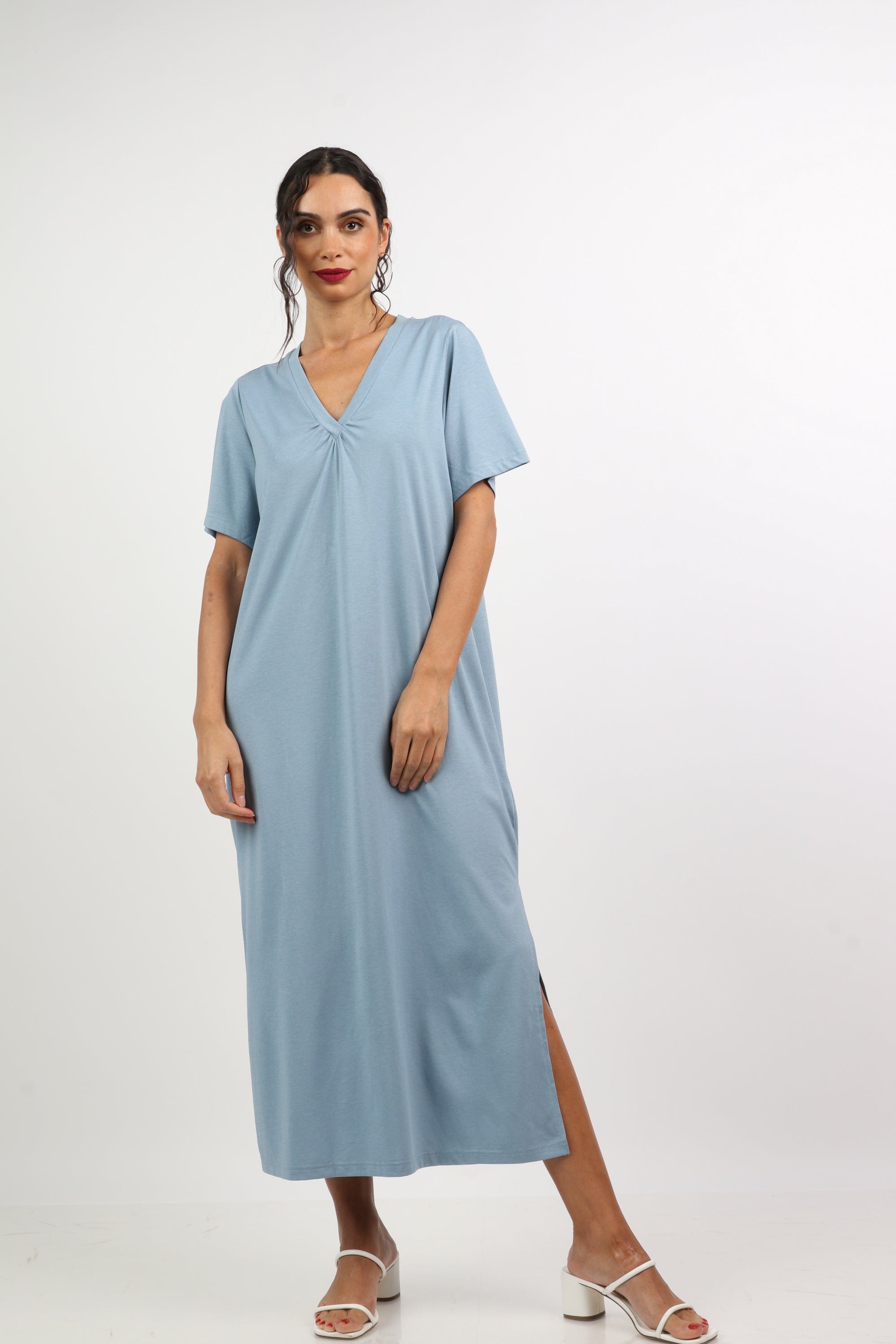 نتشي فستان ميدي سادة بفتحة من جانبين ياقة شكل V بكم قصير