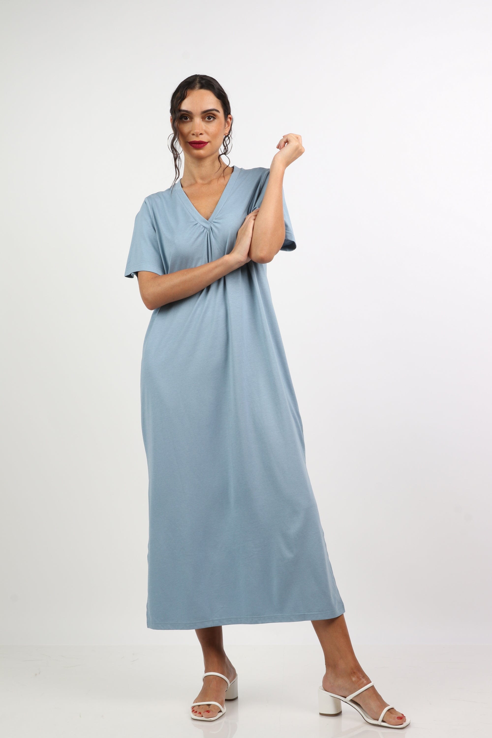 نتشي فستان ميدي سادة بفتحة من جانبين ياقة شكل V بكم قصير