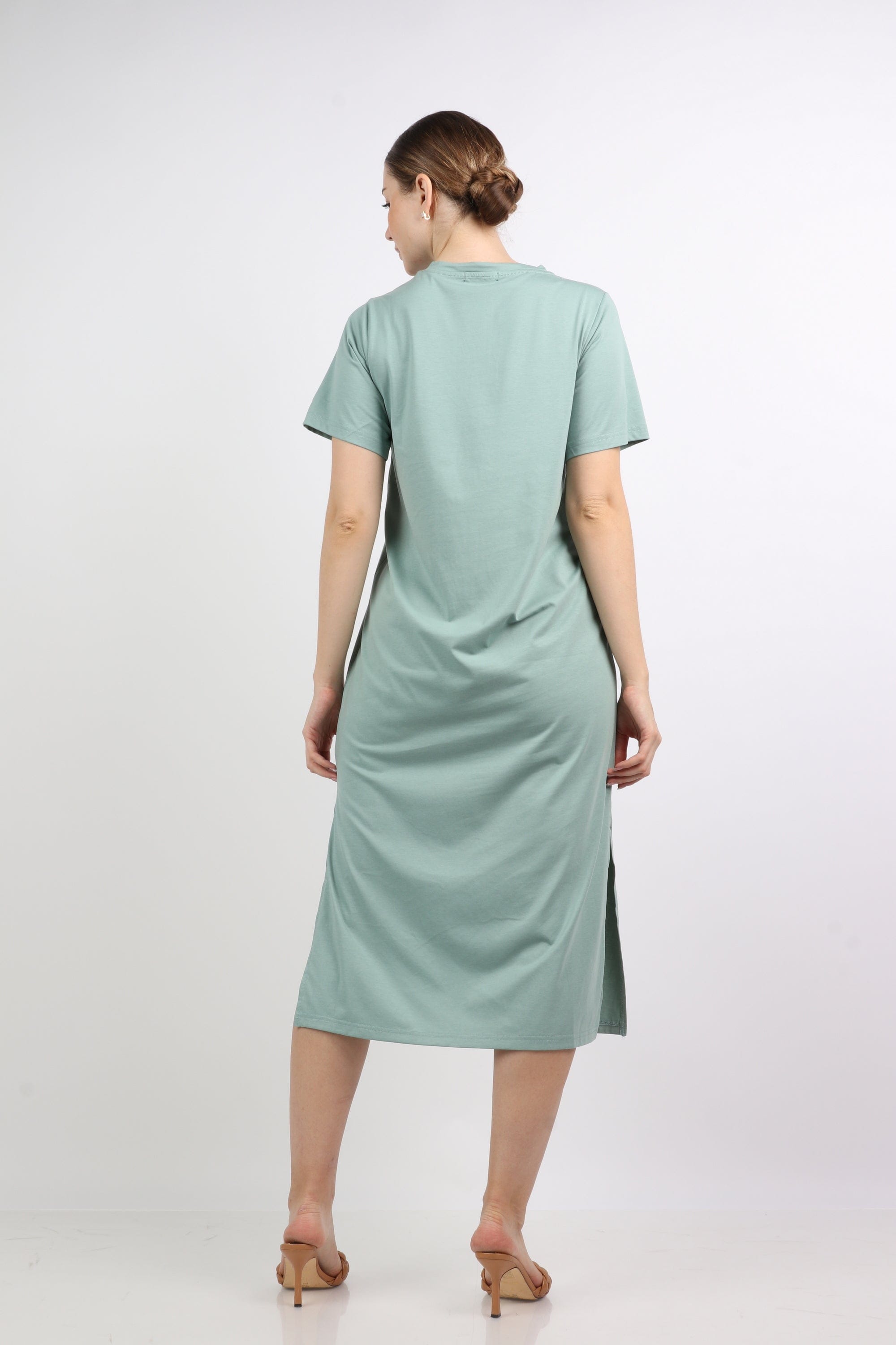 نتشي فستان ميدي سادة بفتحة من جانبين ياقة شكل V بكم قصير