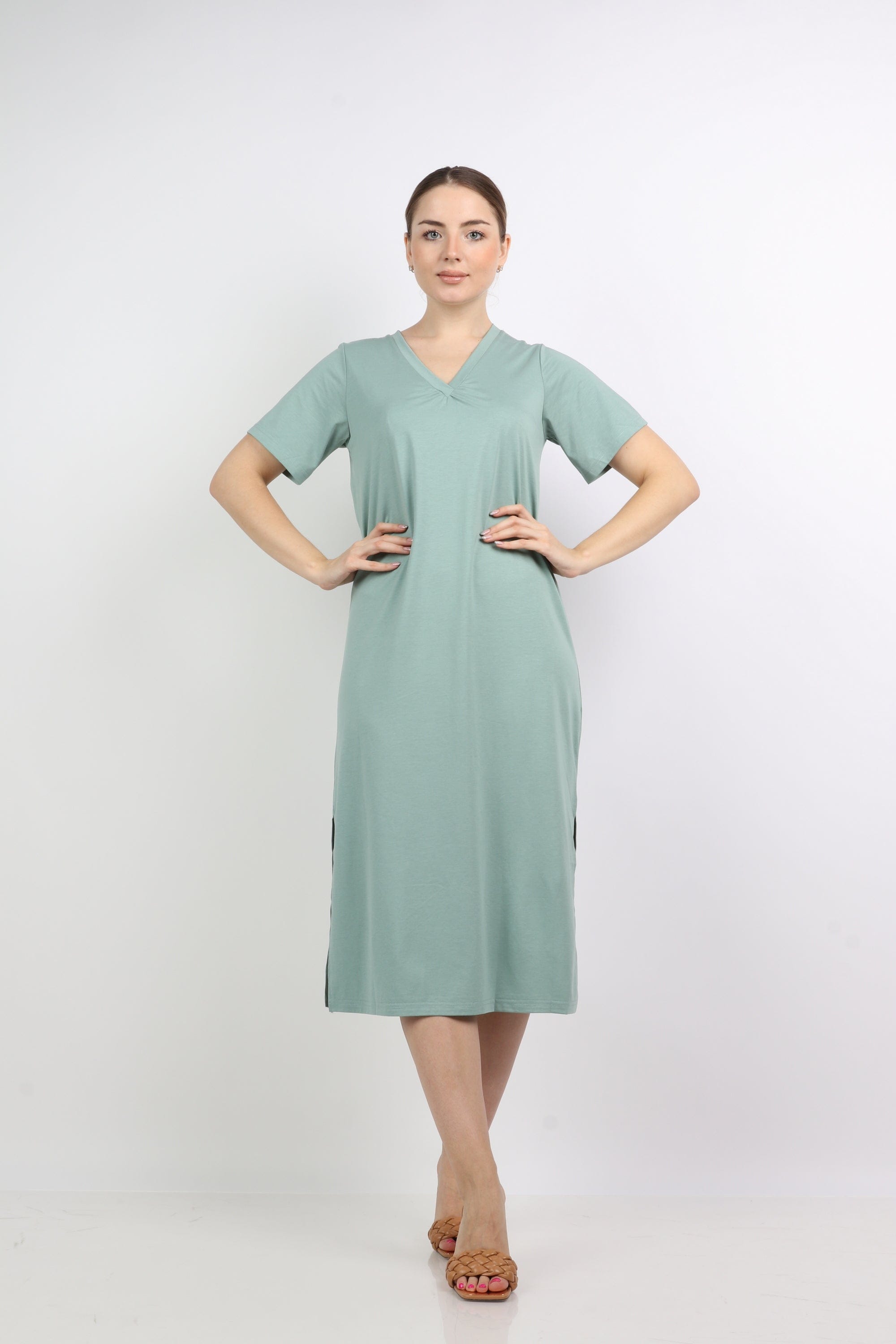 نتشي فستان ميدي سادة بفتحة من جانبين ياقة شكل V بكم قصير