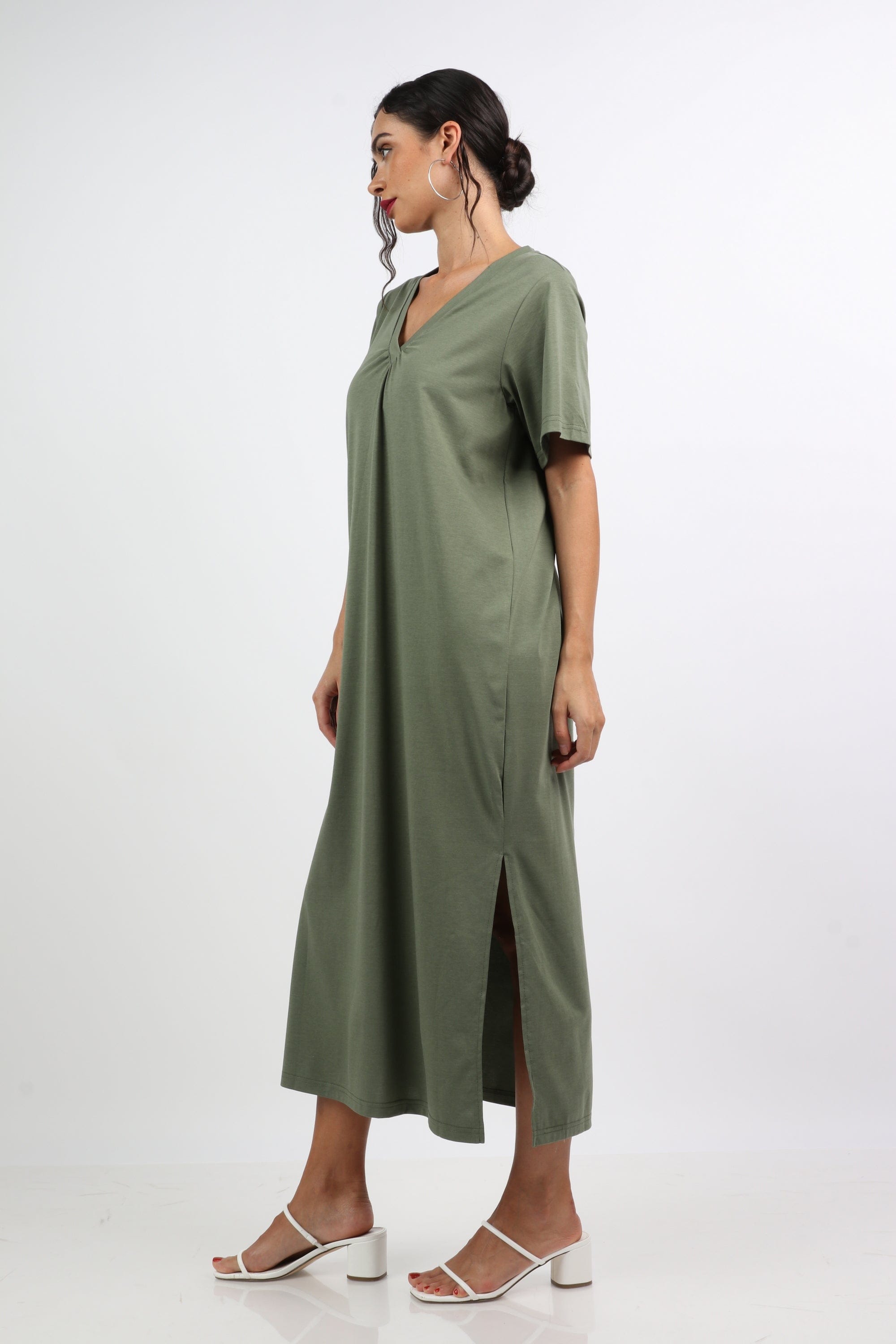 نتشي فستان ميدي سادة بفتحة من جانبين ياقة شكل V بكم قصير